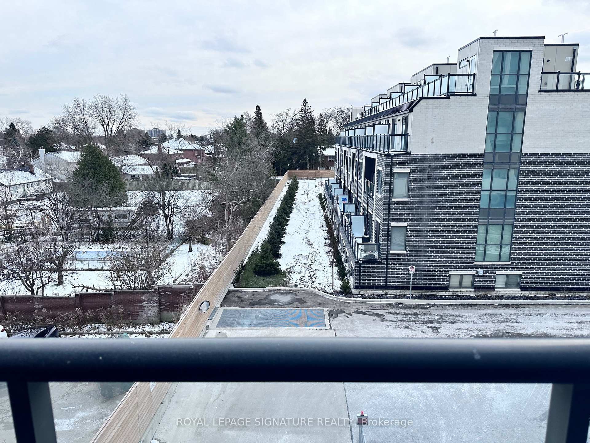 B312-3429 Sheppard Avenue E, Toronto, ON - Outdoor