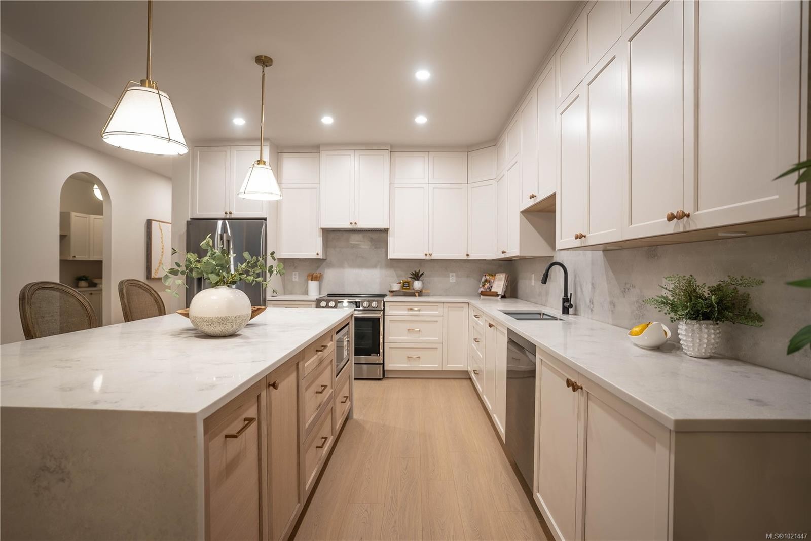 1563 Marble Pl, Langford, BC - Indoor Photo Showing Kitchen With Upgraded Kitchen