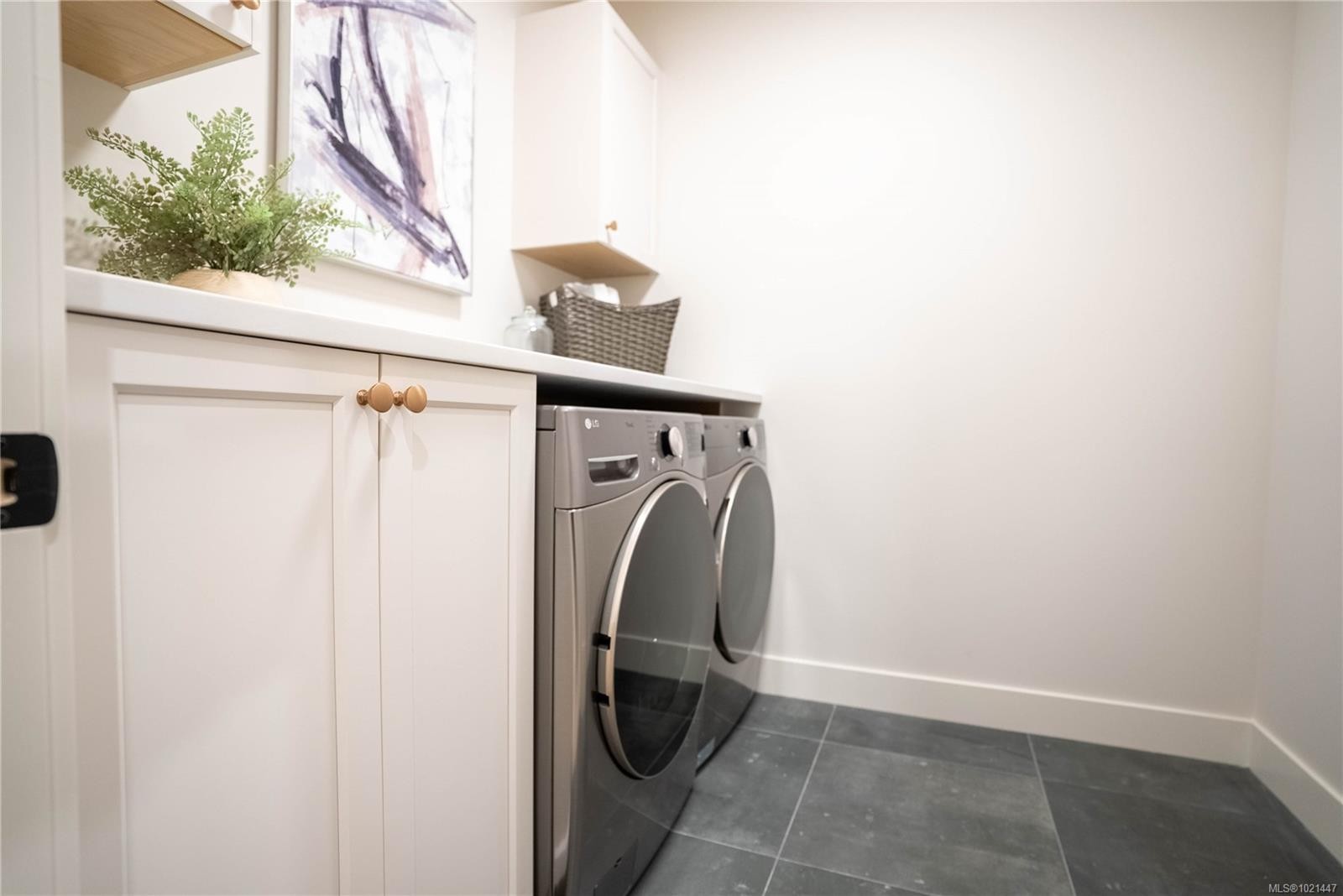 1563 Marble Pl, Langford, BC - Indoor Photo Showing Laundry Room