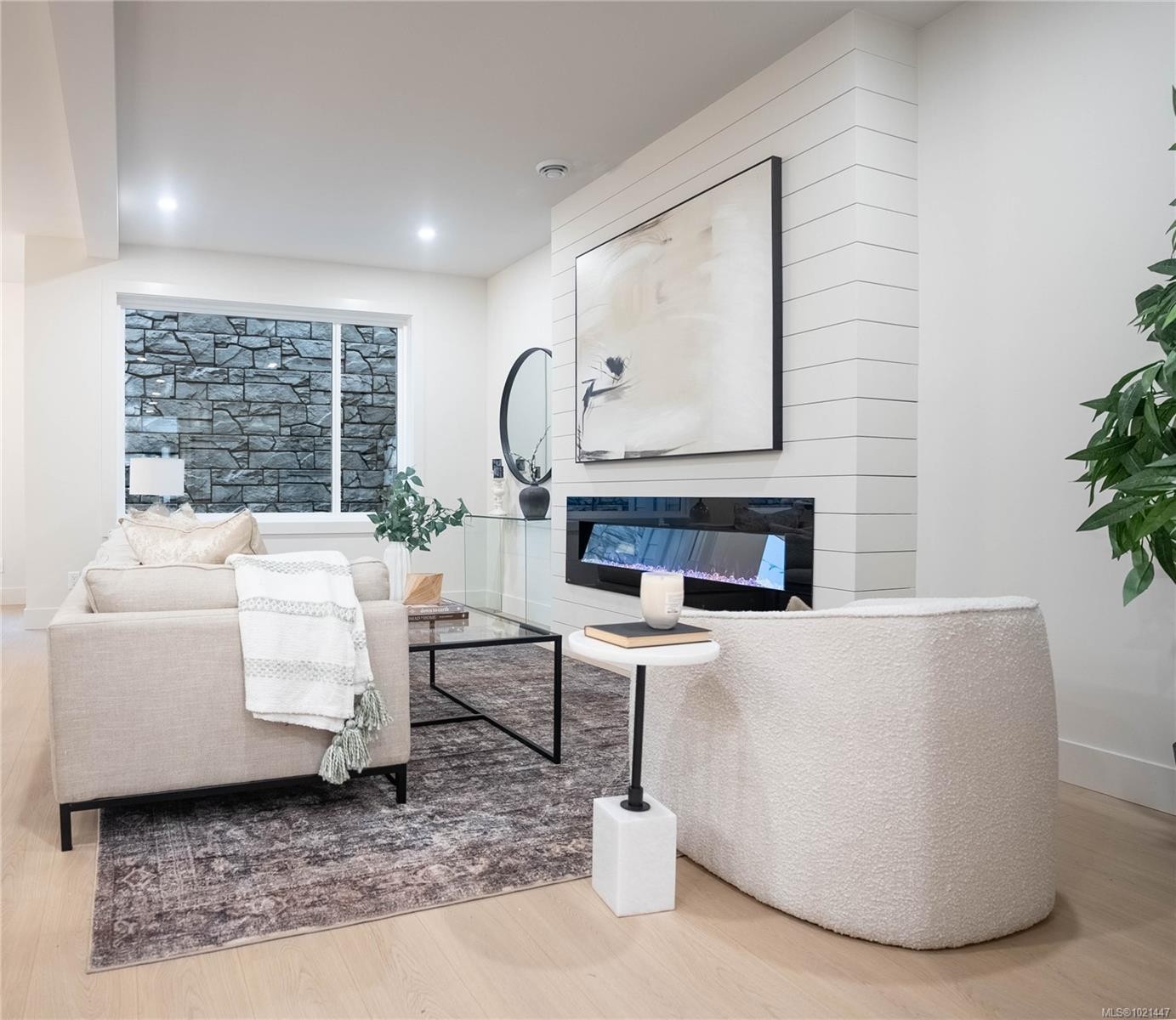 1563 Marble Pl, Langford, BC - Indoor Photo Showing Living Room With Fireplace