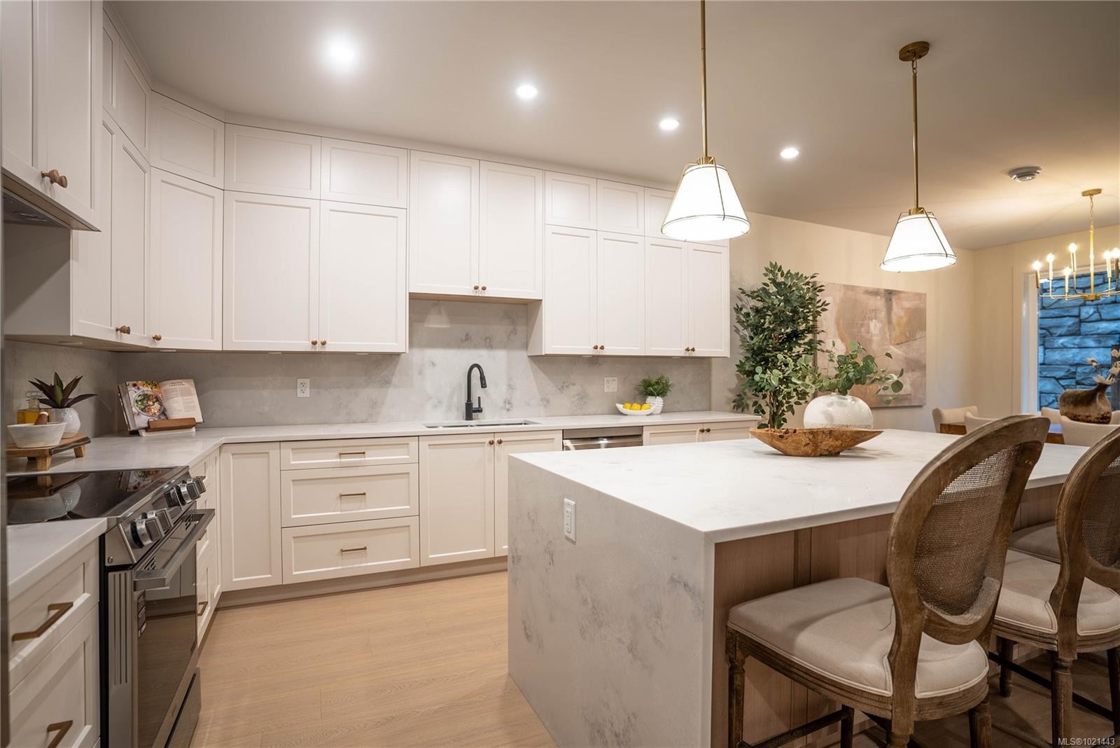 1565 Marble Pl, Langford, BC - Indoor Photo Showing Kitchen With Upgraded Kitchen