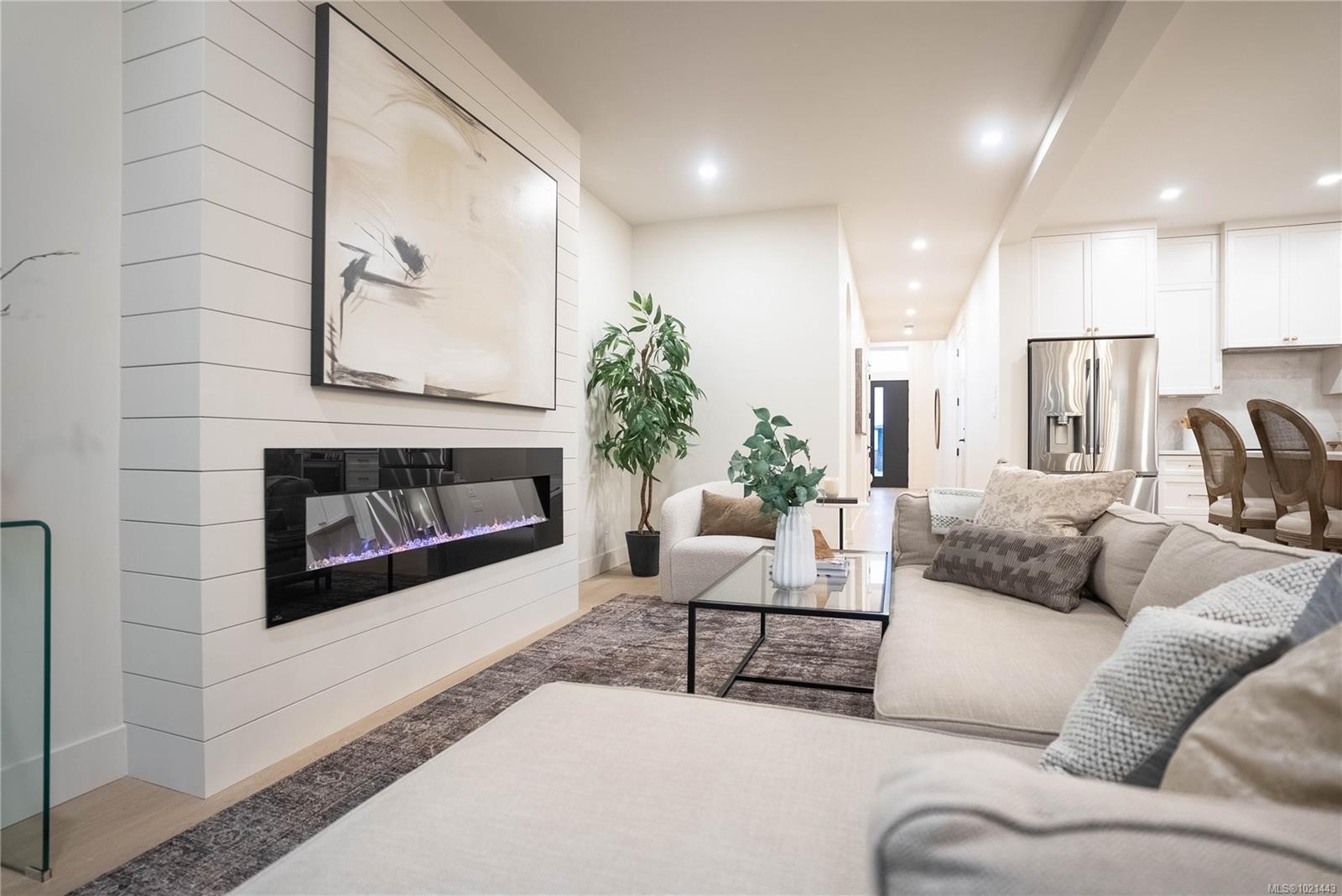 1565 Marble Pl, Langford, BC - Indoor Photo Showing Living Room With Fireplace