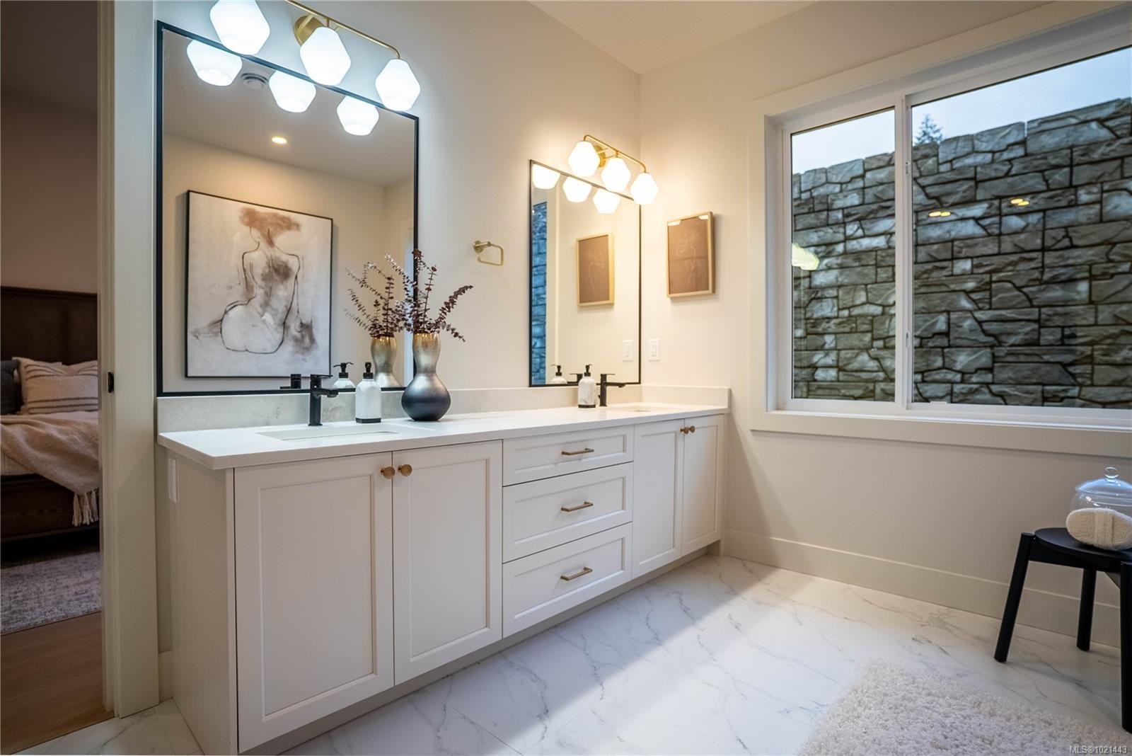 1565 Marble Pl, Langford, BC - Indoor Photo Showing Bathroom