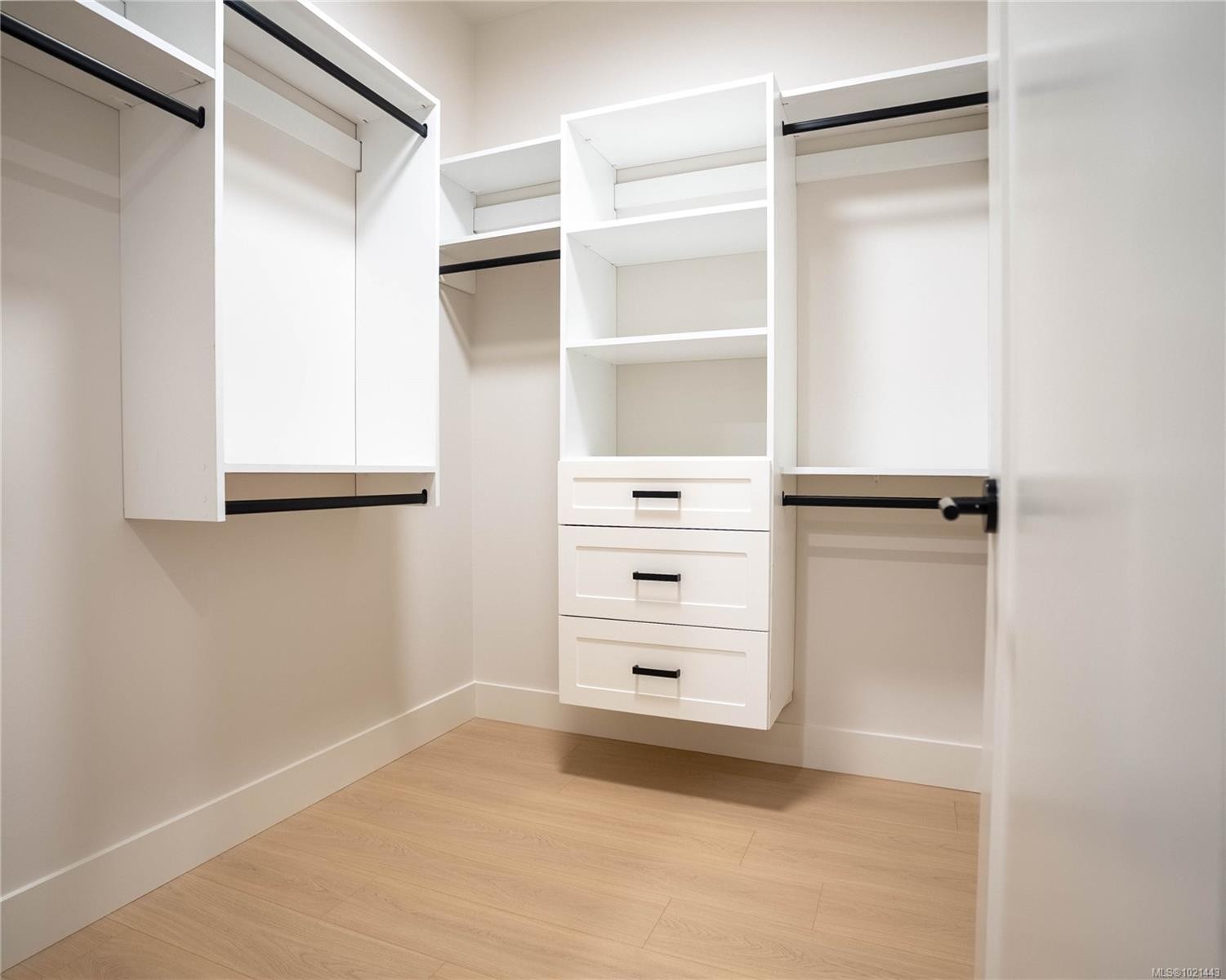 1565 Marble Pl, Langford, BC - Indoor With Storage