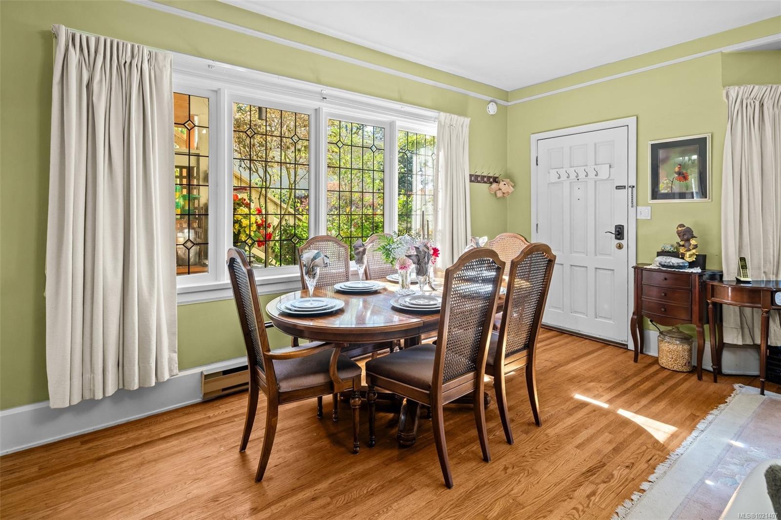 1043/1045 Belmont Ave, Victoria, BC - Indoor Photo Showing Dining Room