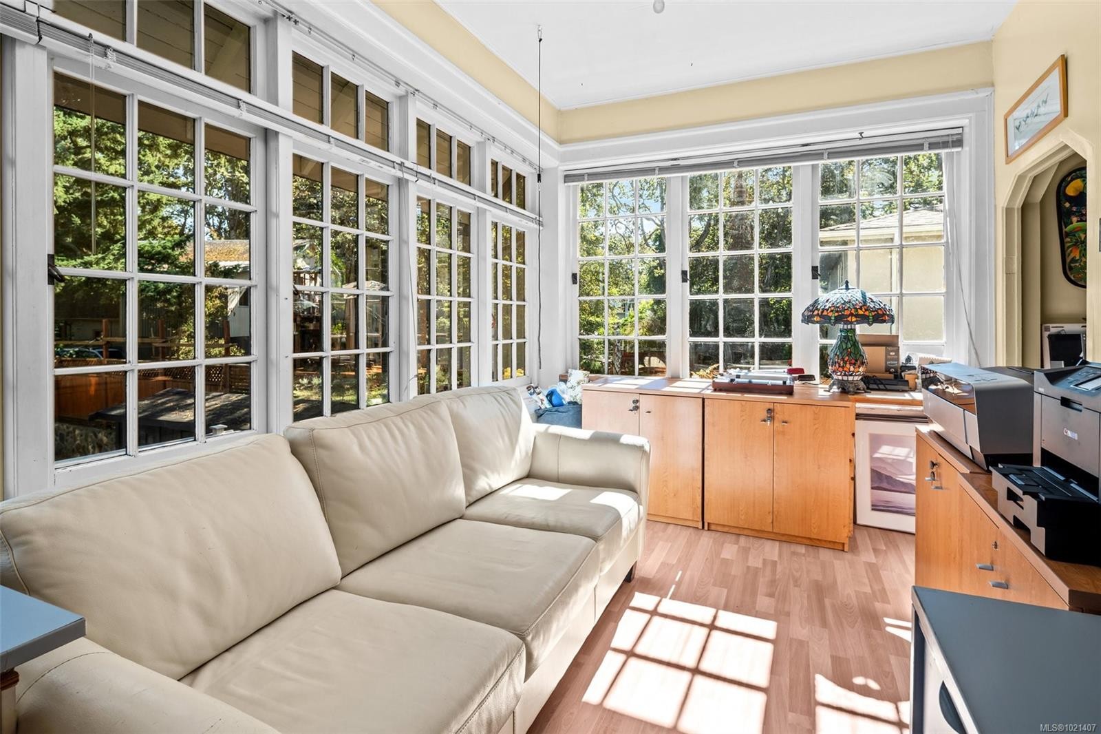 1043/1045 Belmont Ave, Victoria, BC - Indoor