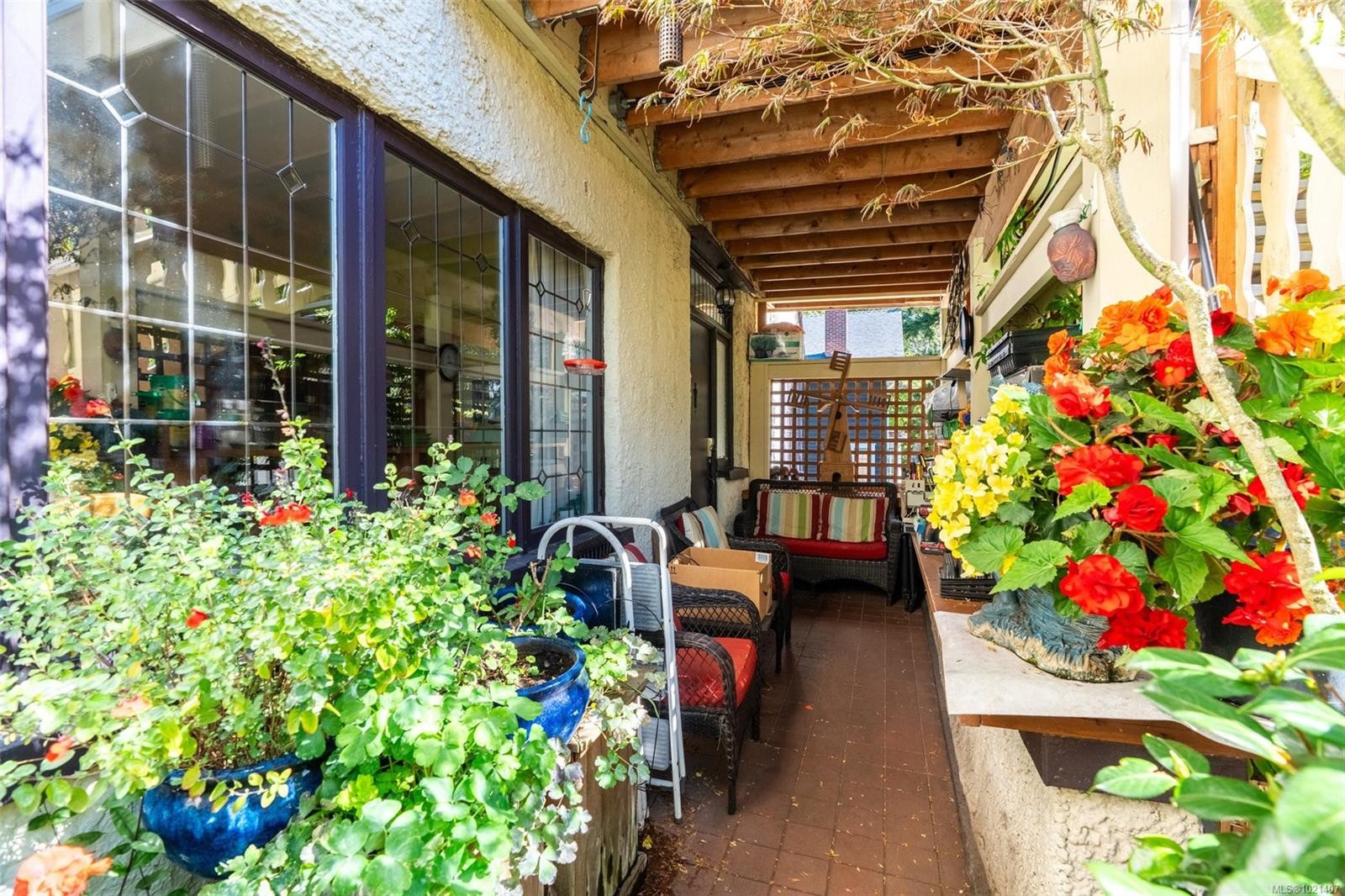 1043/1045 Belmont Ave, Victoria, BC - Outdoor