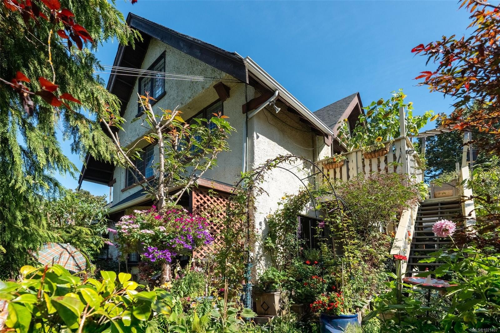 1043/1045 Belmont Ave, Victoria, BC - Outdoor