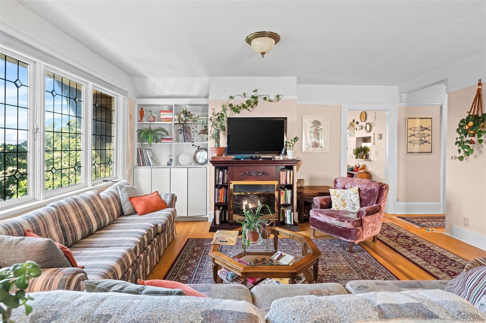 1043/1045 Belmont Ave, Victoria, BC - Indoor Photo Showing Living Room