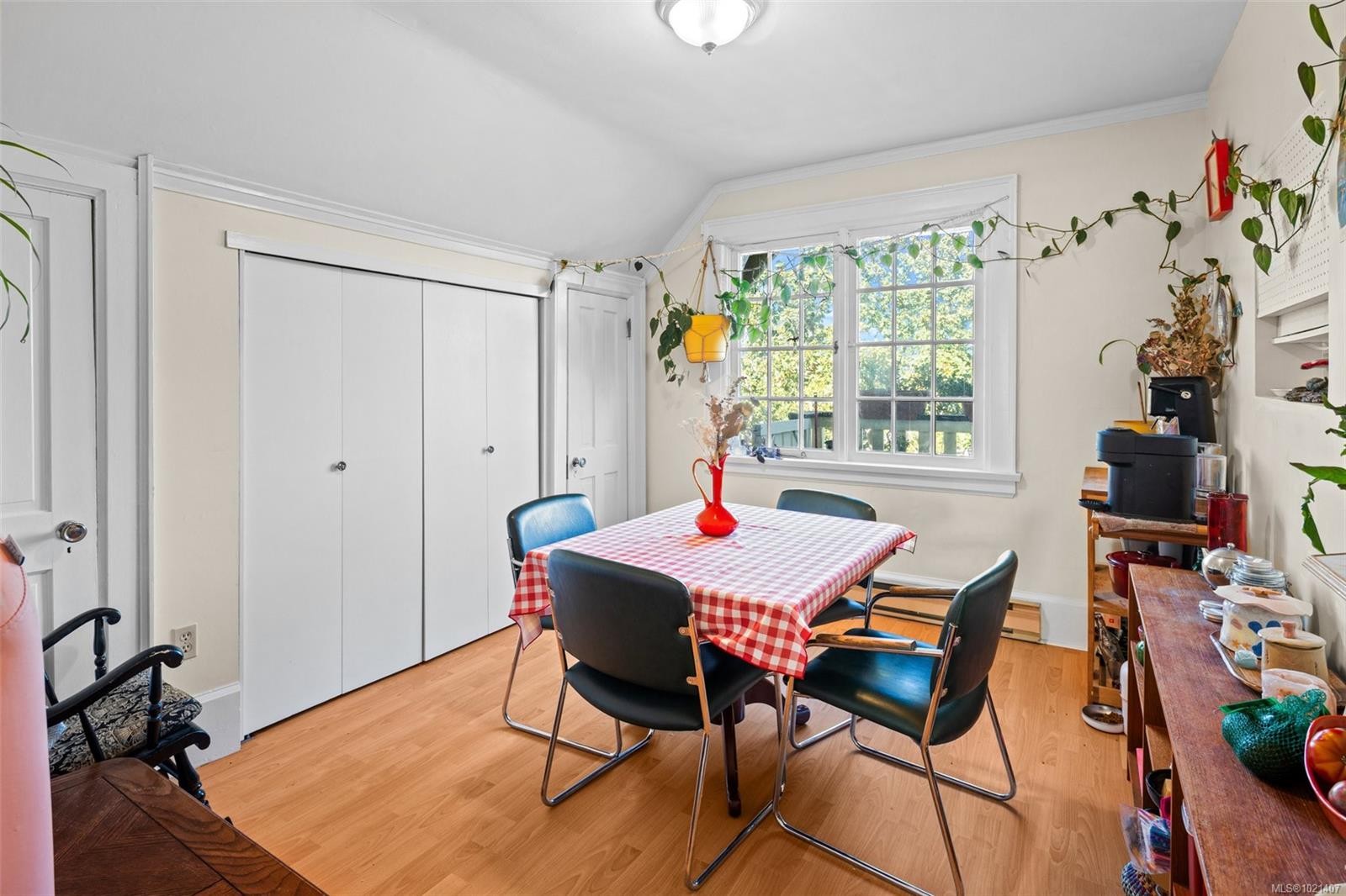 1043/1045 Belmont Ave, Victoria, BC - Indoor Photo Showing Dining Room
