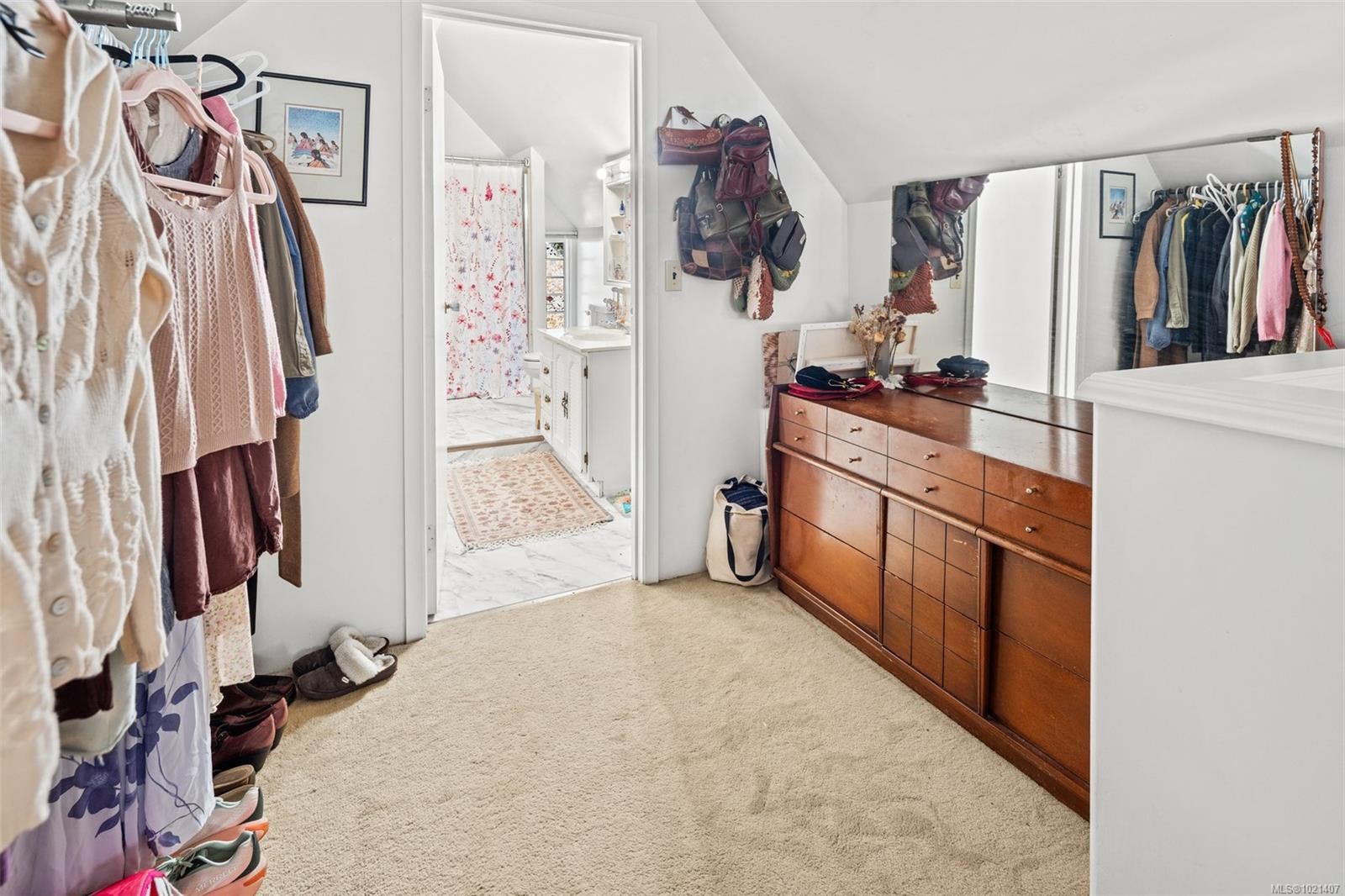 1043/1045 Belmont Ave, Victoria, BC - Indoor