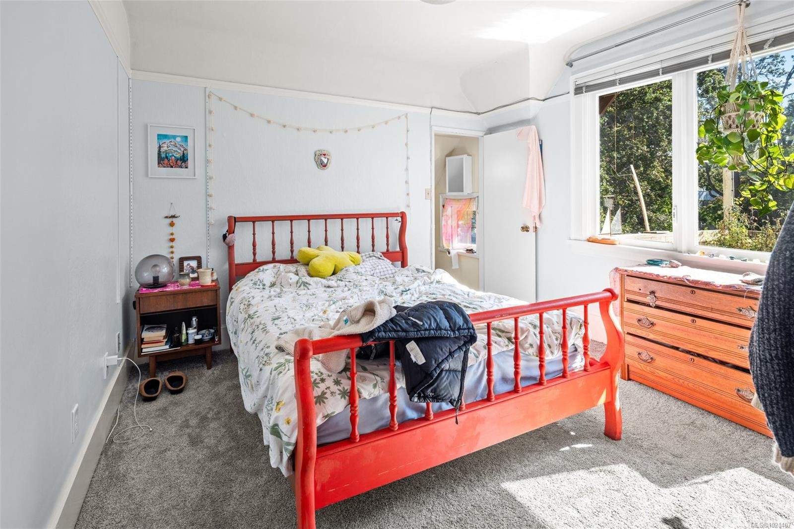 1043/1045 Belmont Ave, Victoria, BC - Indoor Photo Showing Bedroom