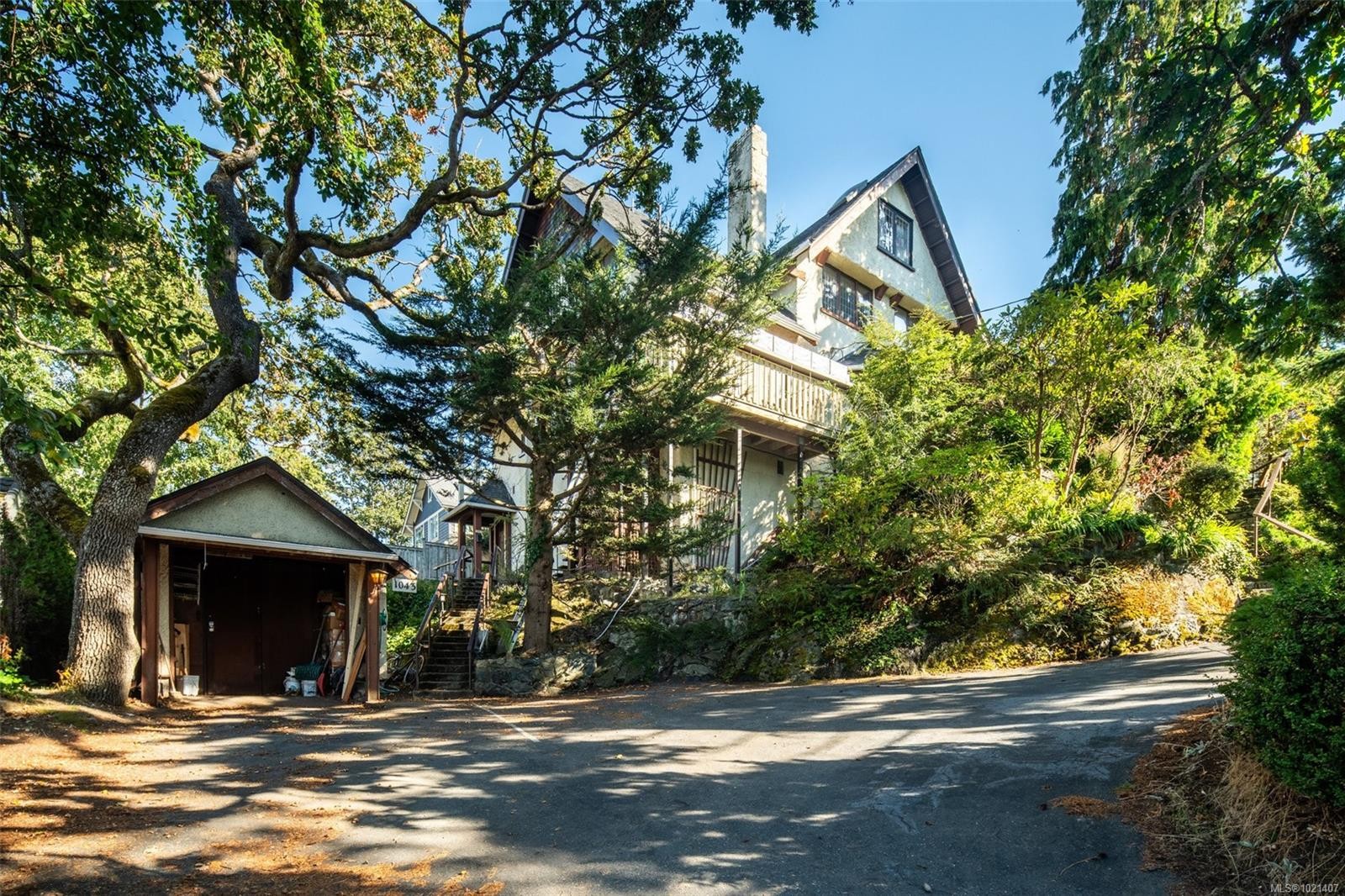 1043/1045 Belmont Ave, Victoria, BC - Outdoor