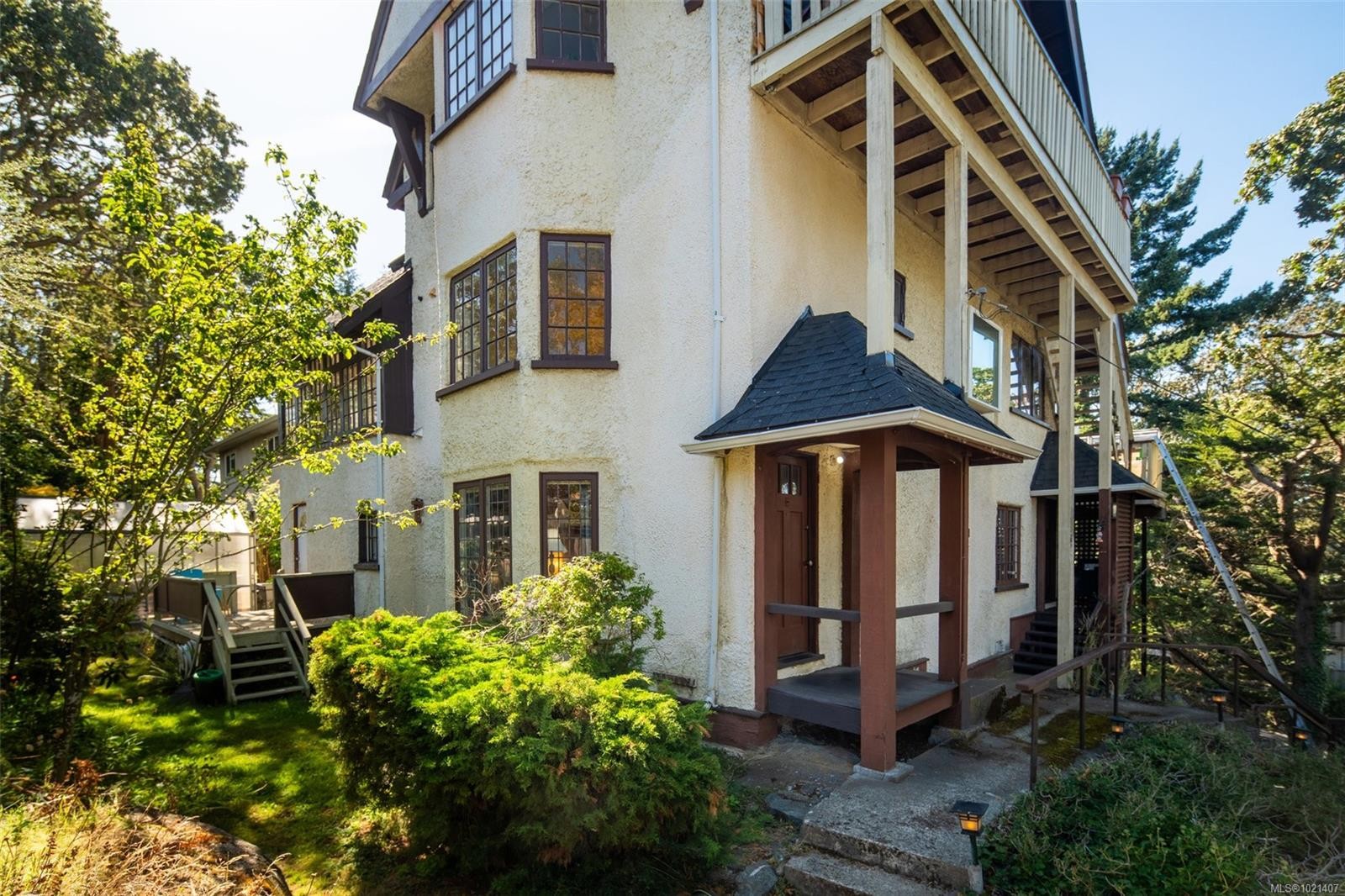 1043/1045 Belmont Ave, Victoria, BC - Outdoor