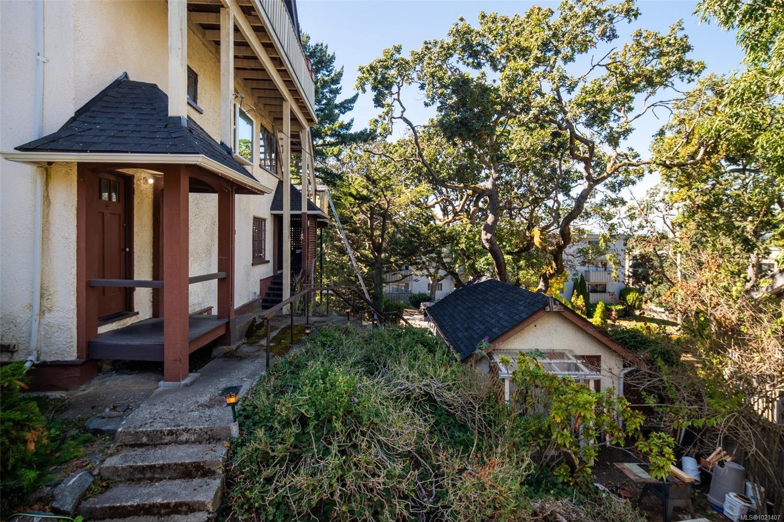 1043/1045 Belmont Ave, Victoria, BC - Outdoor