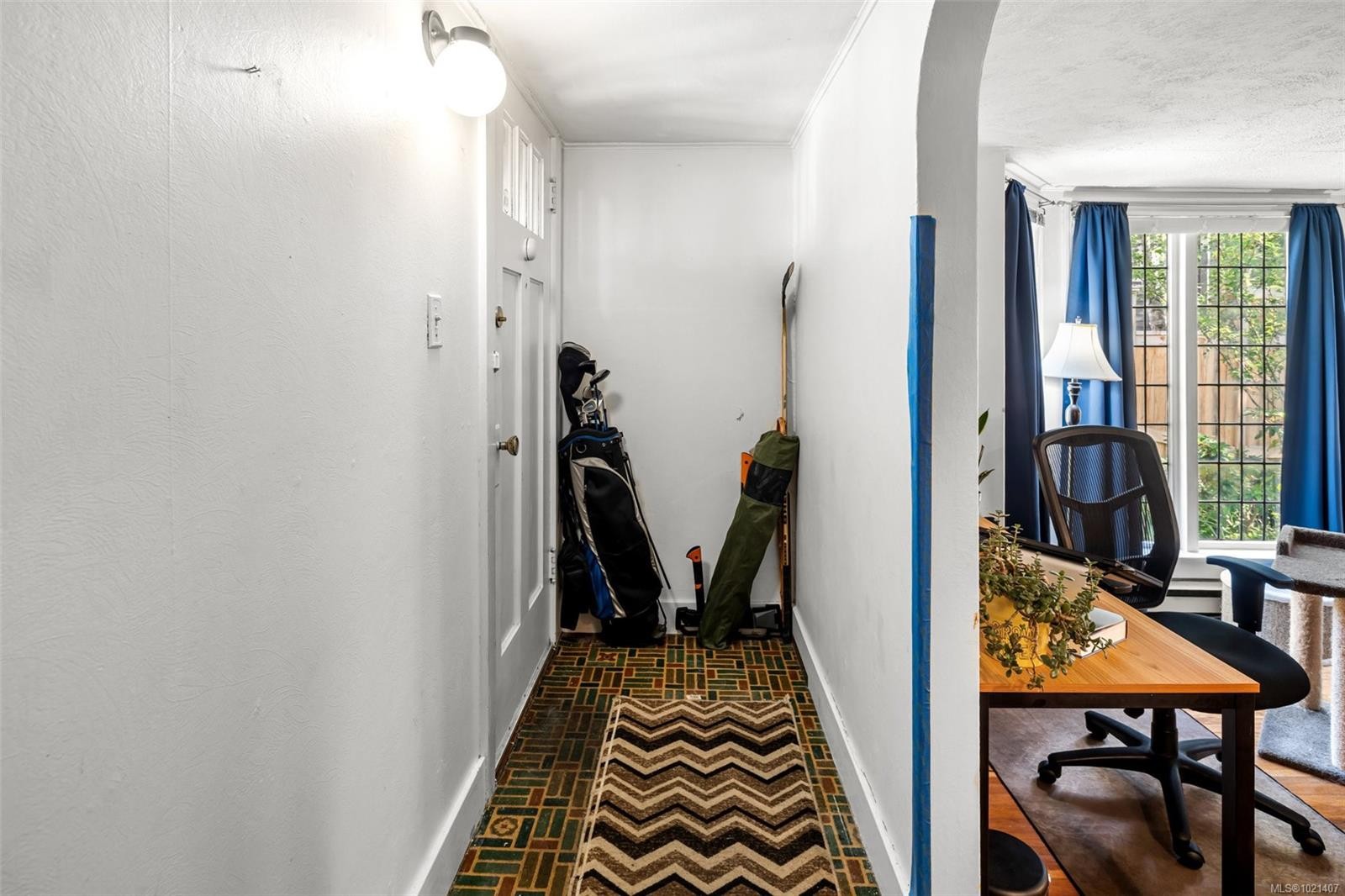 1043/1045 Belmont Ave, Victoria, BC - Indoor