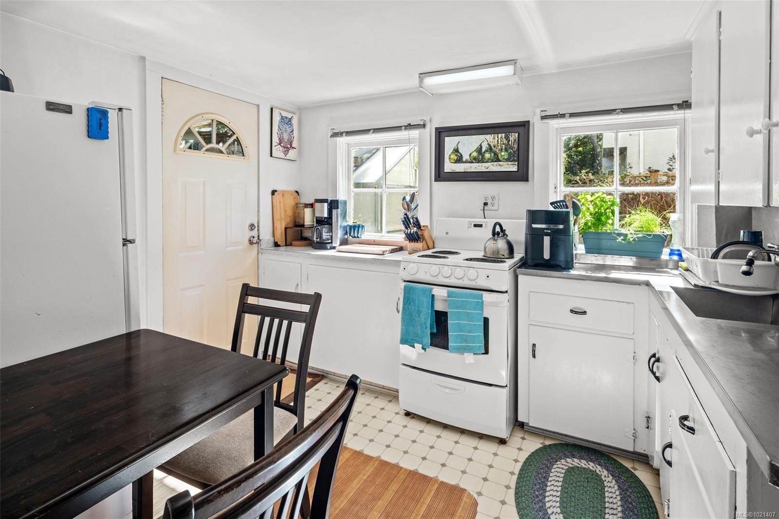 1043/1045 Belmont Ave, Victoria, BC - Indoor Photo Showing Kitchen
