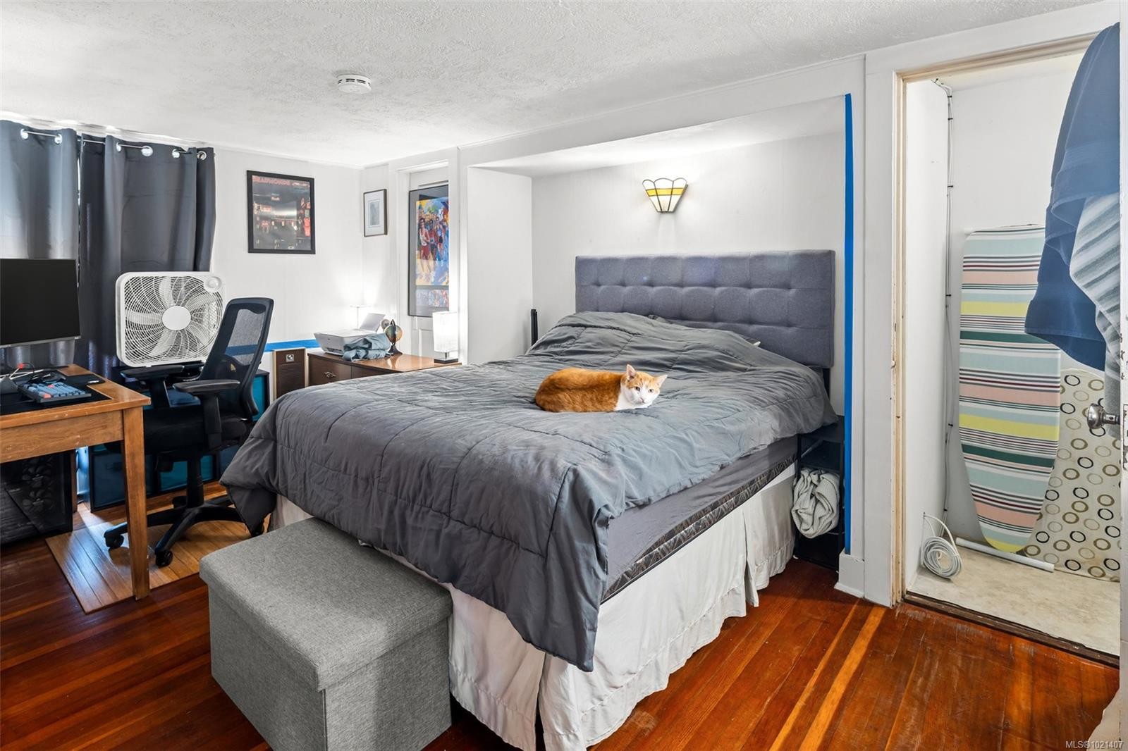 1043/1045 Belmont Ave, Victoria, BC - Indoor Photo Showing Bedroom