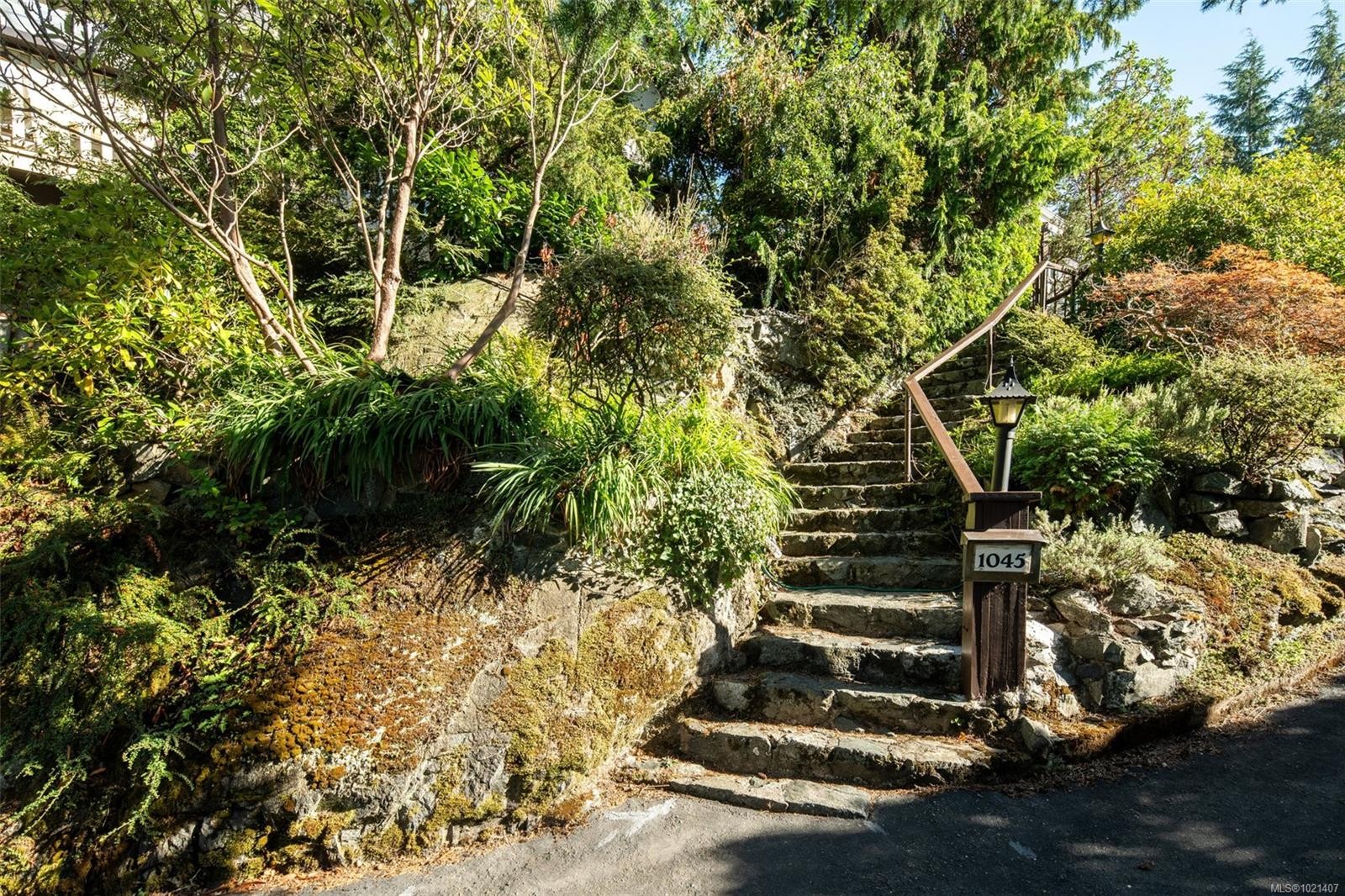 1043/1045 Belmont Ave, Victoria, BC - Outdoor