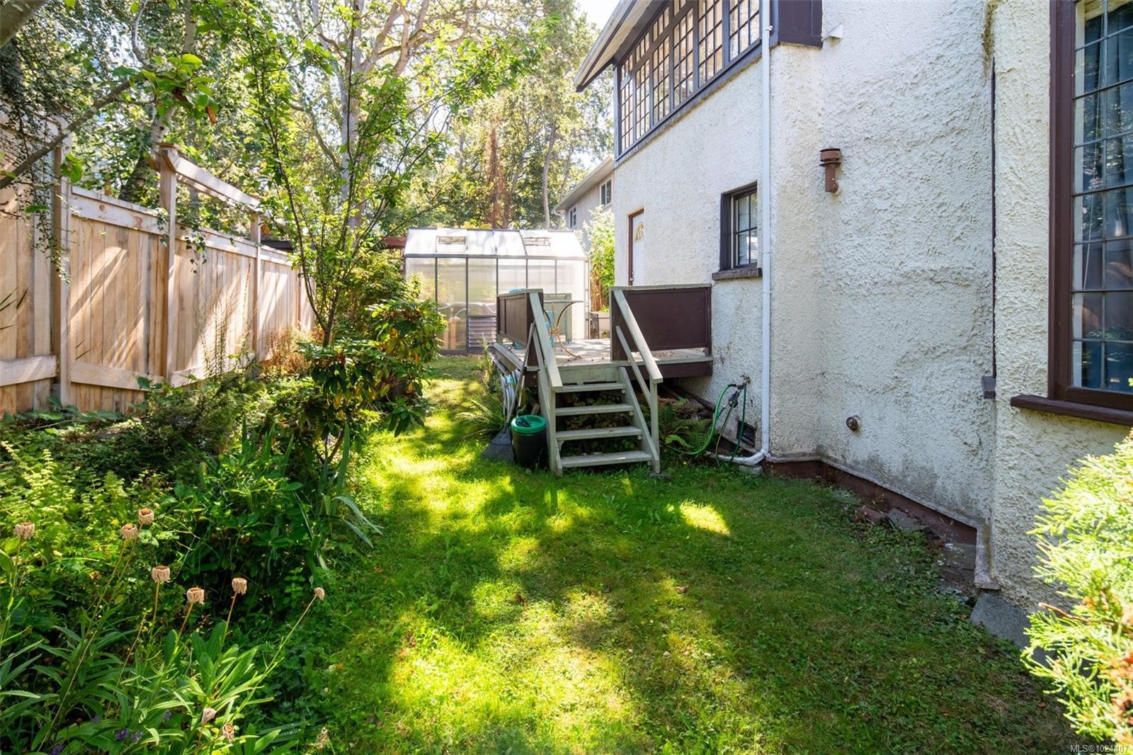 1043/1045 Belmont Ave, Victoria, BC - Outdoor
