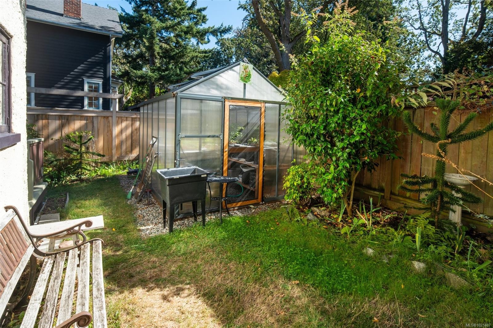 1043/1045 Belmont Ave, Victoria, BC - Outdoor