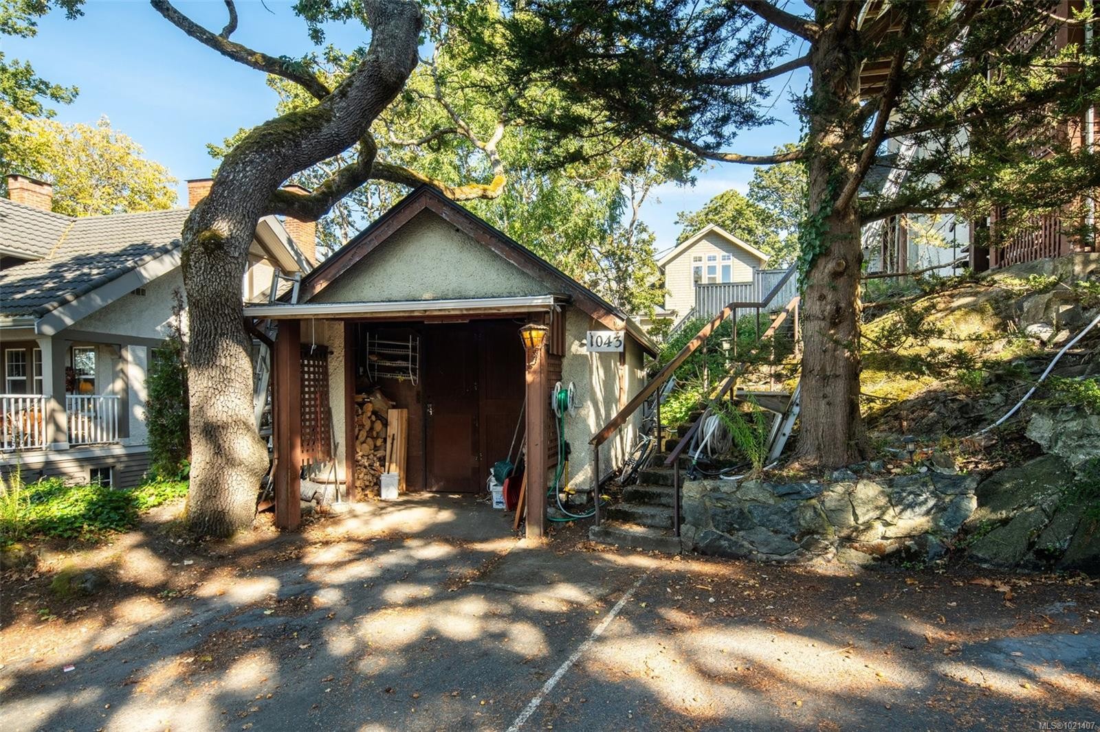 1043/1045 Belmont Ave, Victoria, BC - Outdoor