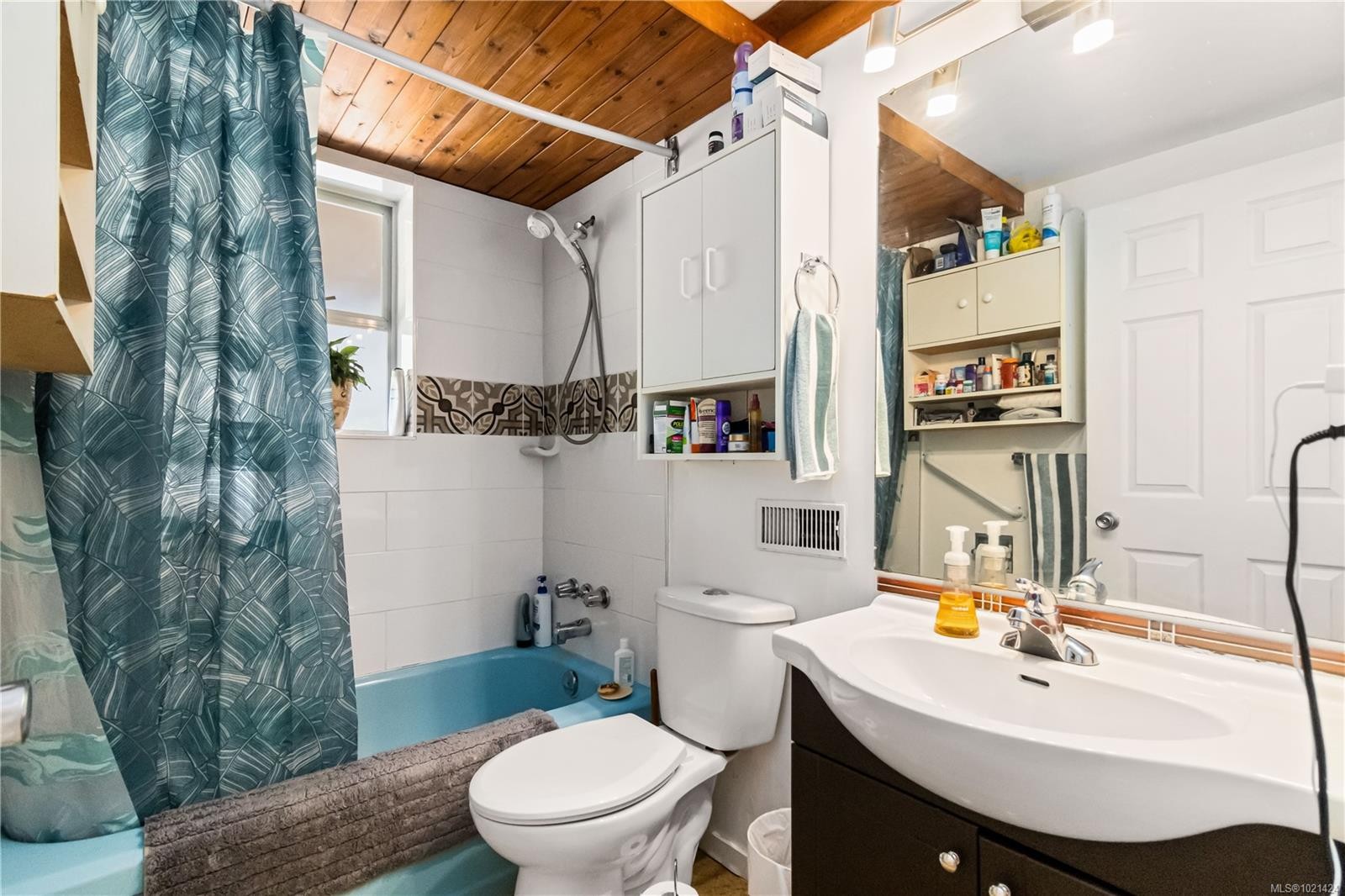 2726 Claude Rd, Langford, BC