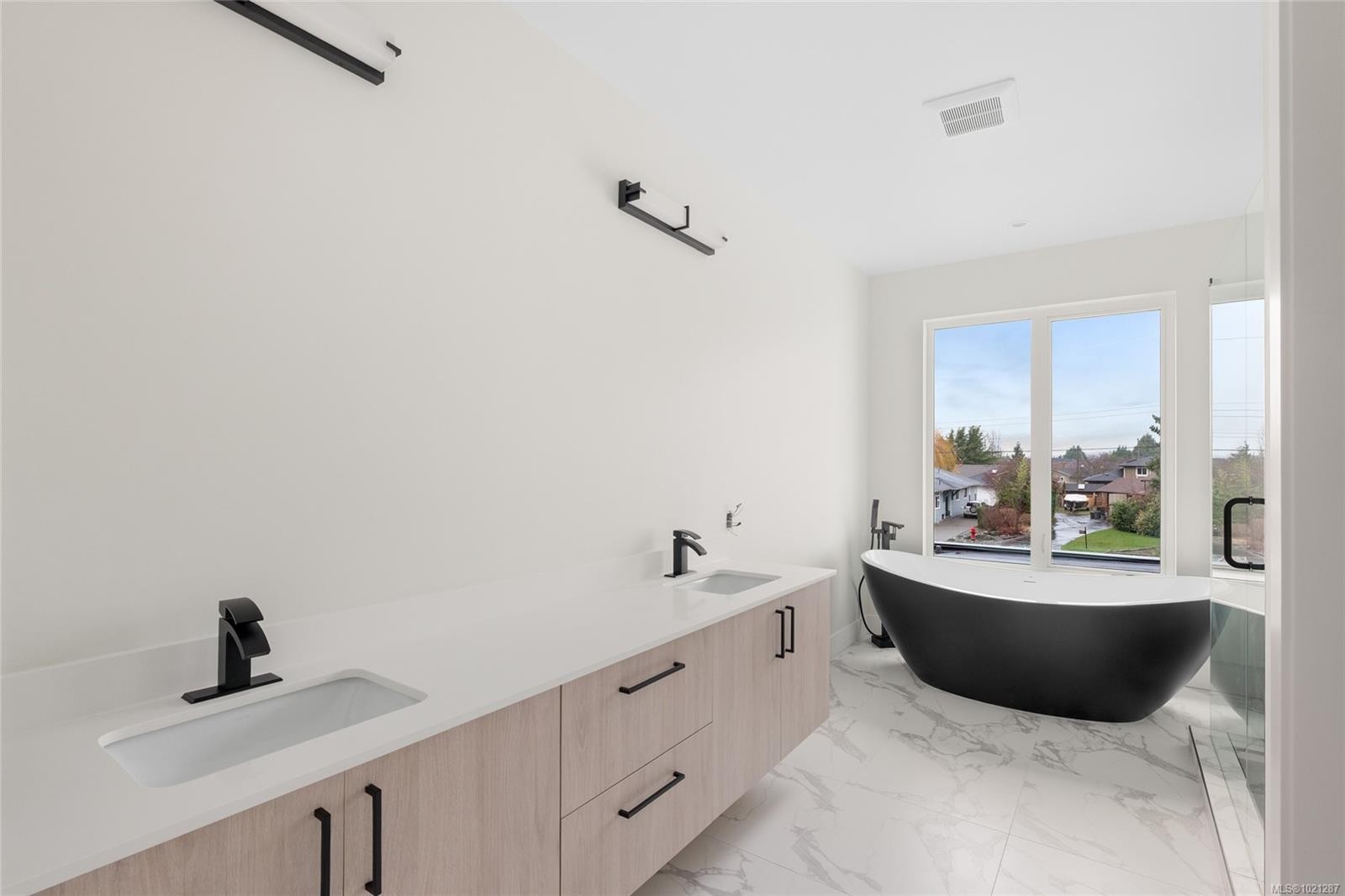 2293 Adela Pl, Sidney, BC