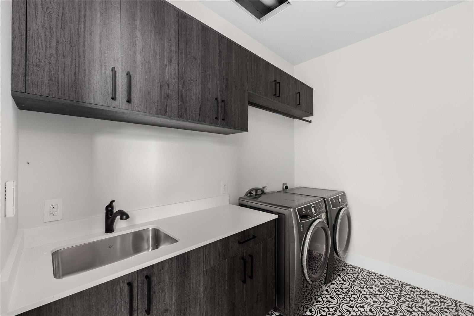 2293 Adela Pl, Sidney, BC