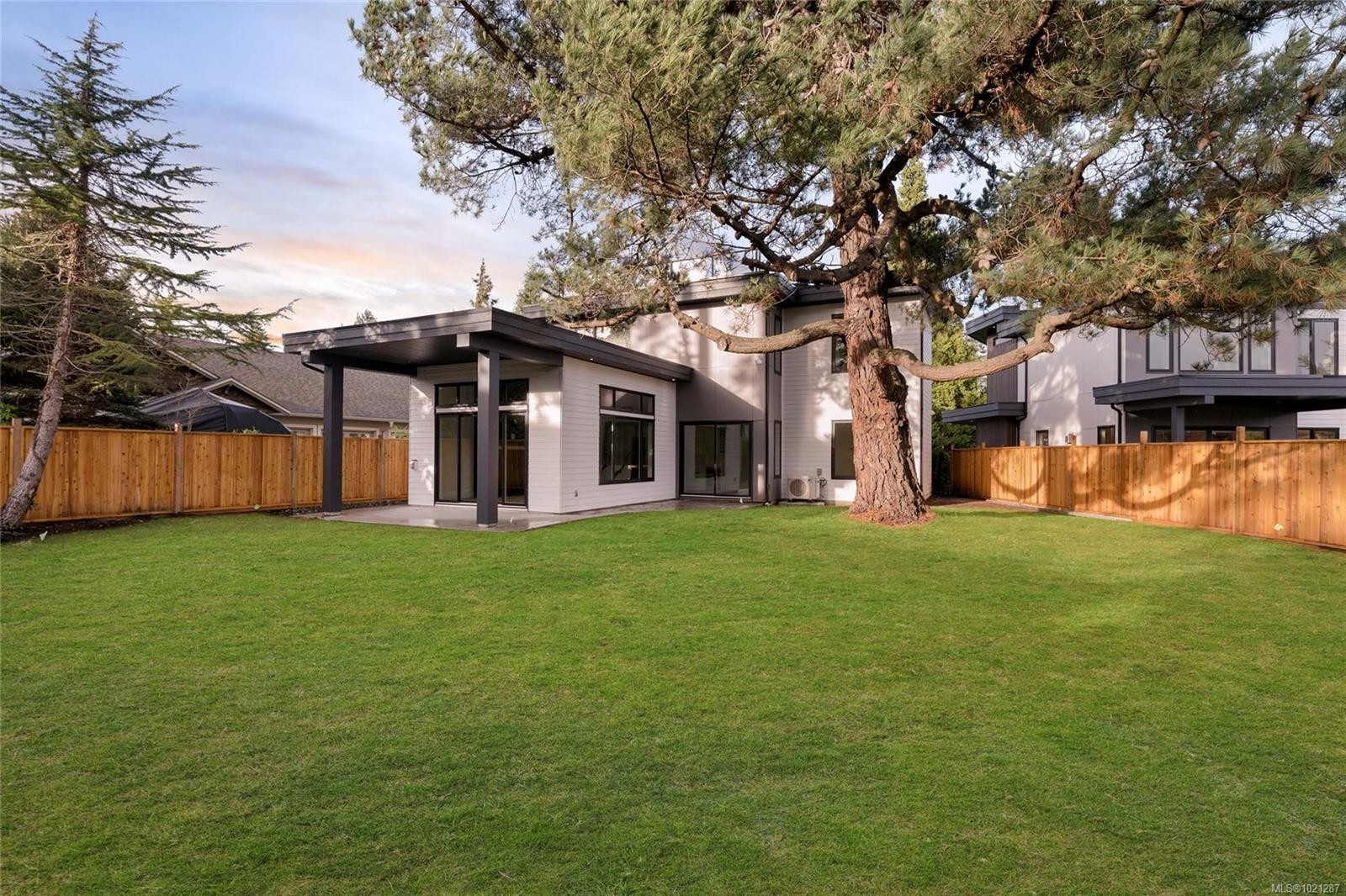 2293 Adela Pl, Sidney, BC