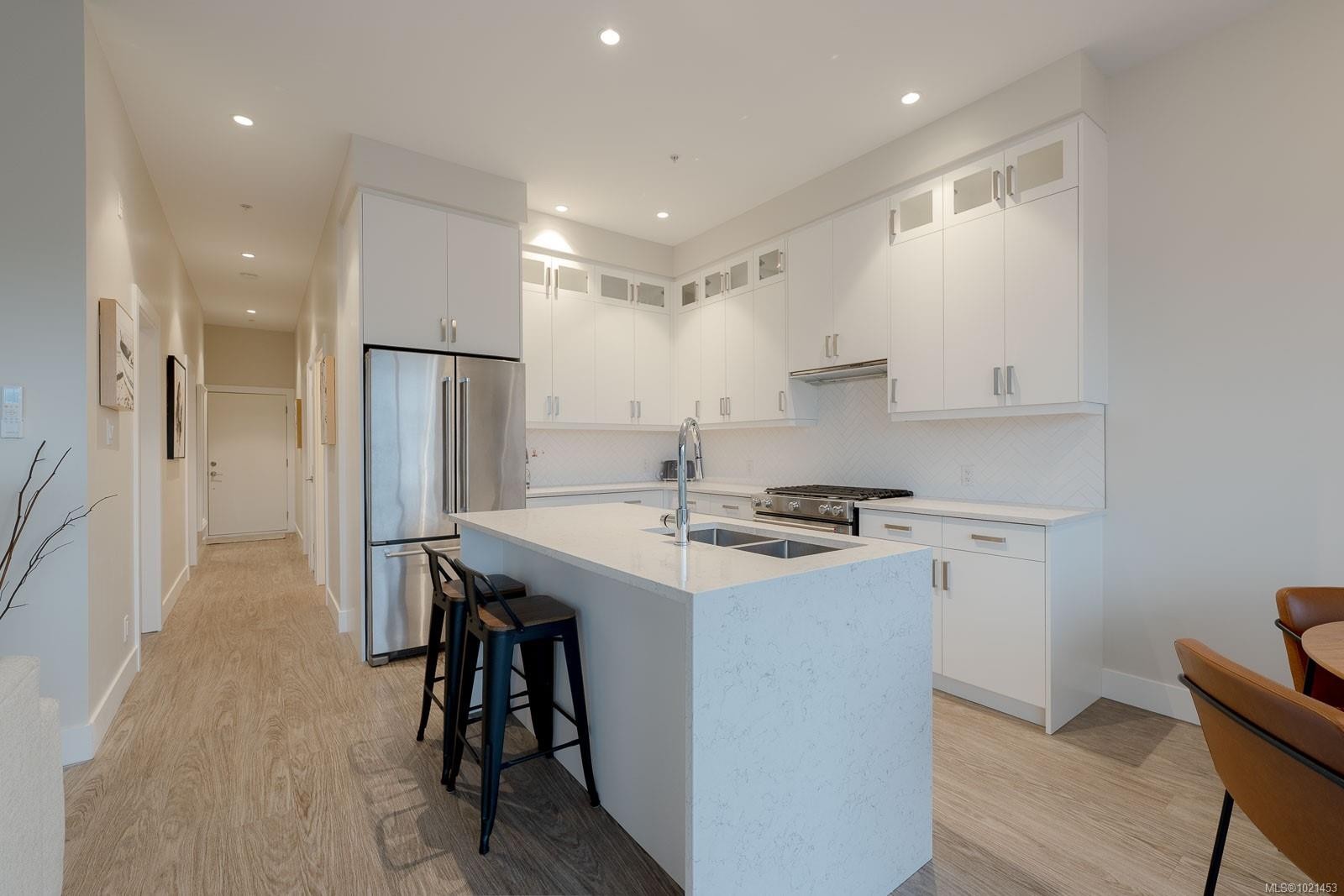 508-91 Chapel St, Nanaimo, BC - Indoor Photo Showing Kitchen With Stainless Steel Kitchen With Upgraded Kitchen