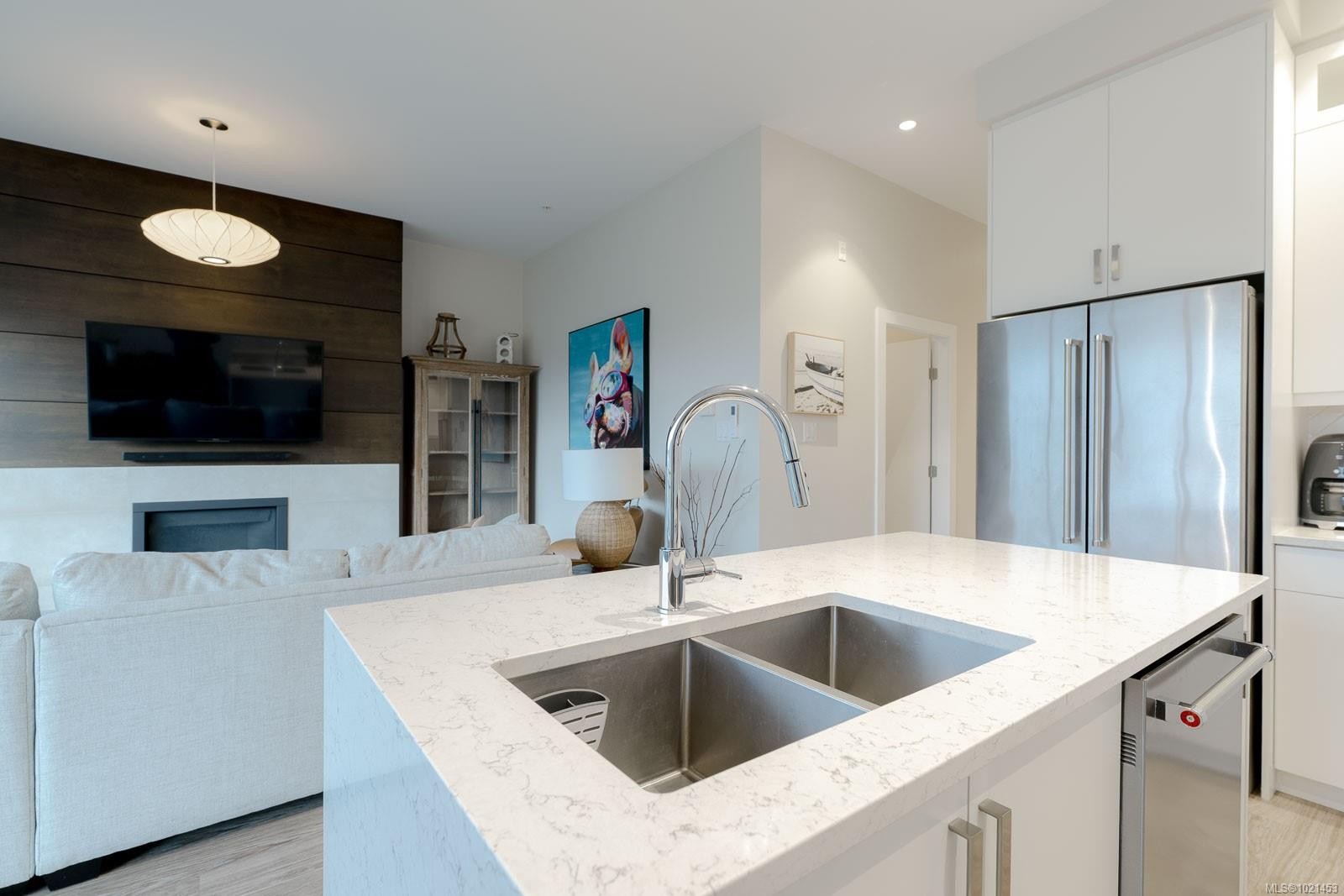 508-91 Chapel St, Nanaimo, BC - Indoor Photo Showing Kitchen With Double Sink