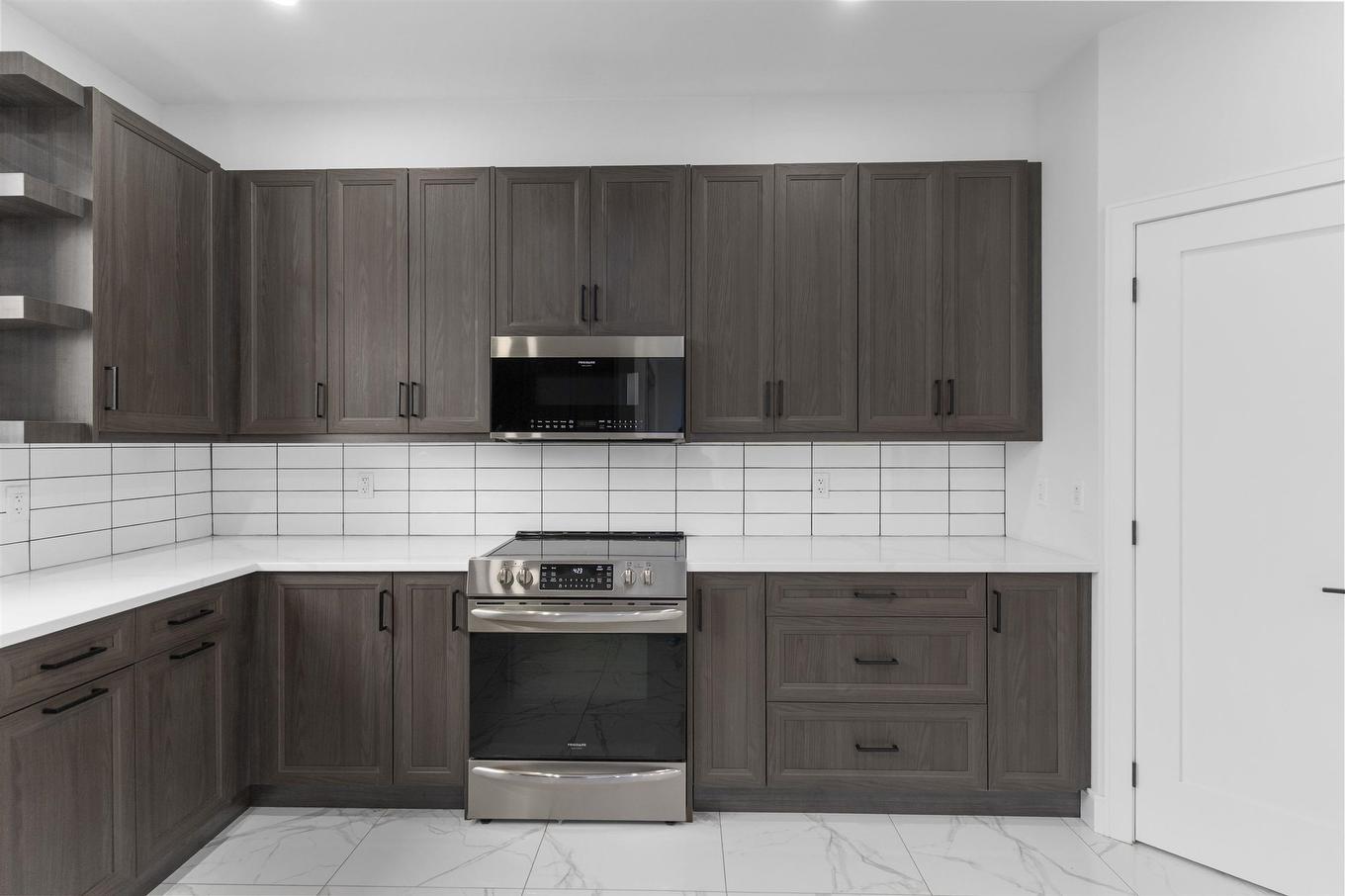 433 Muskrat Drive, Thunder Bay, ON - Indoor Photo Showing Kitchen With Upgraded Kitchen