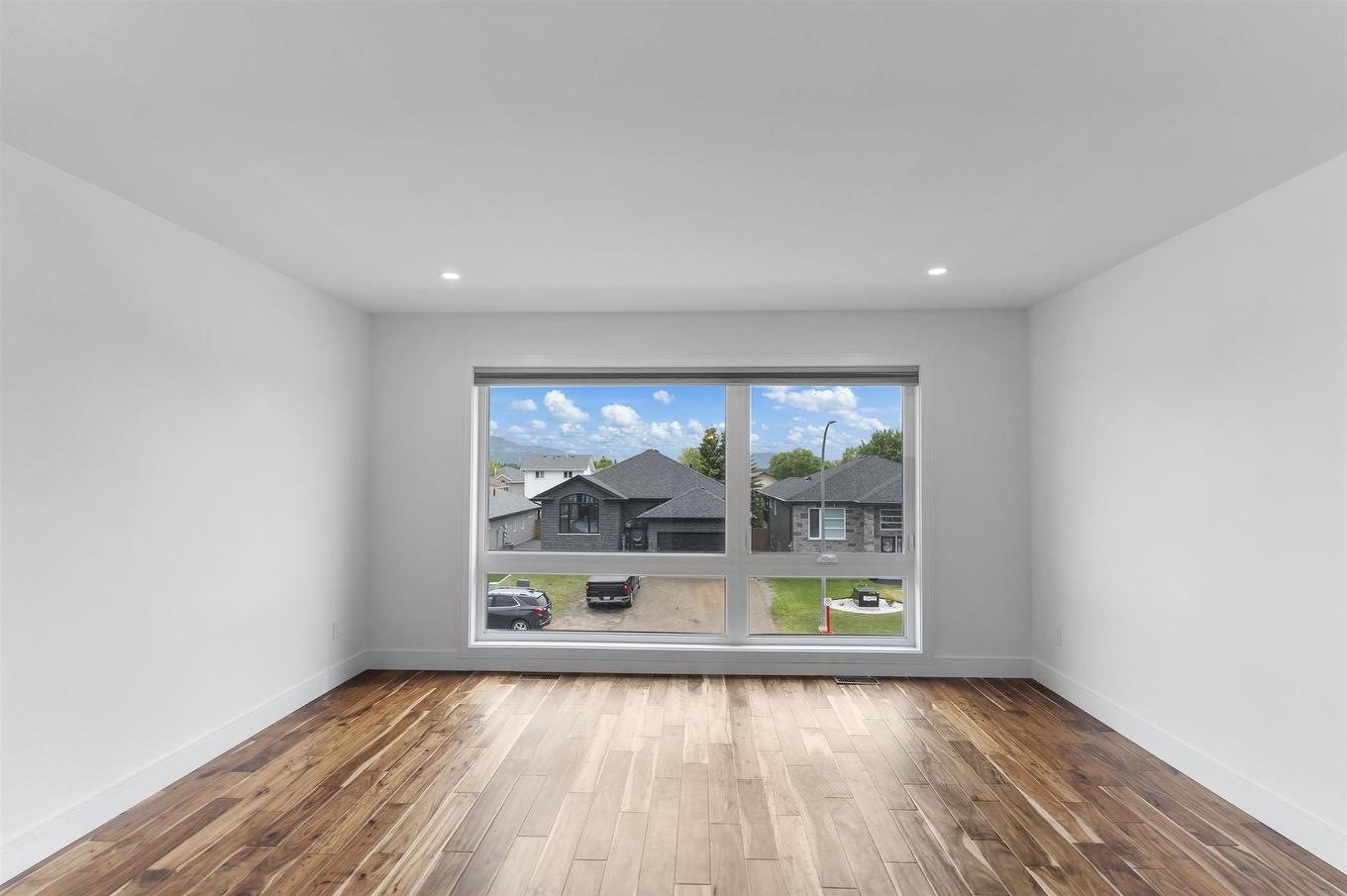 433 Muskrat Drive, Thunder Bay, ON - Indoor Photo Showing Living Room