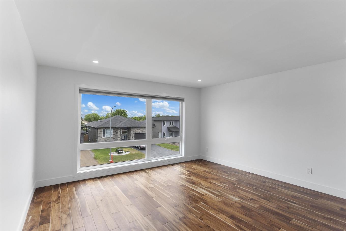 433 Muskrat Drive, Thunder Bay, ON - Indoor Photo Showing Living Room
