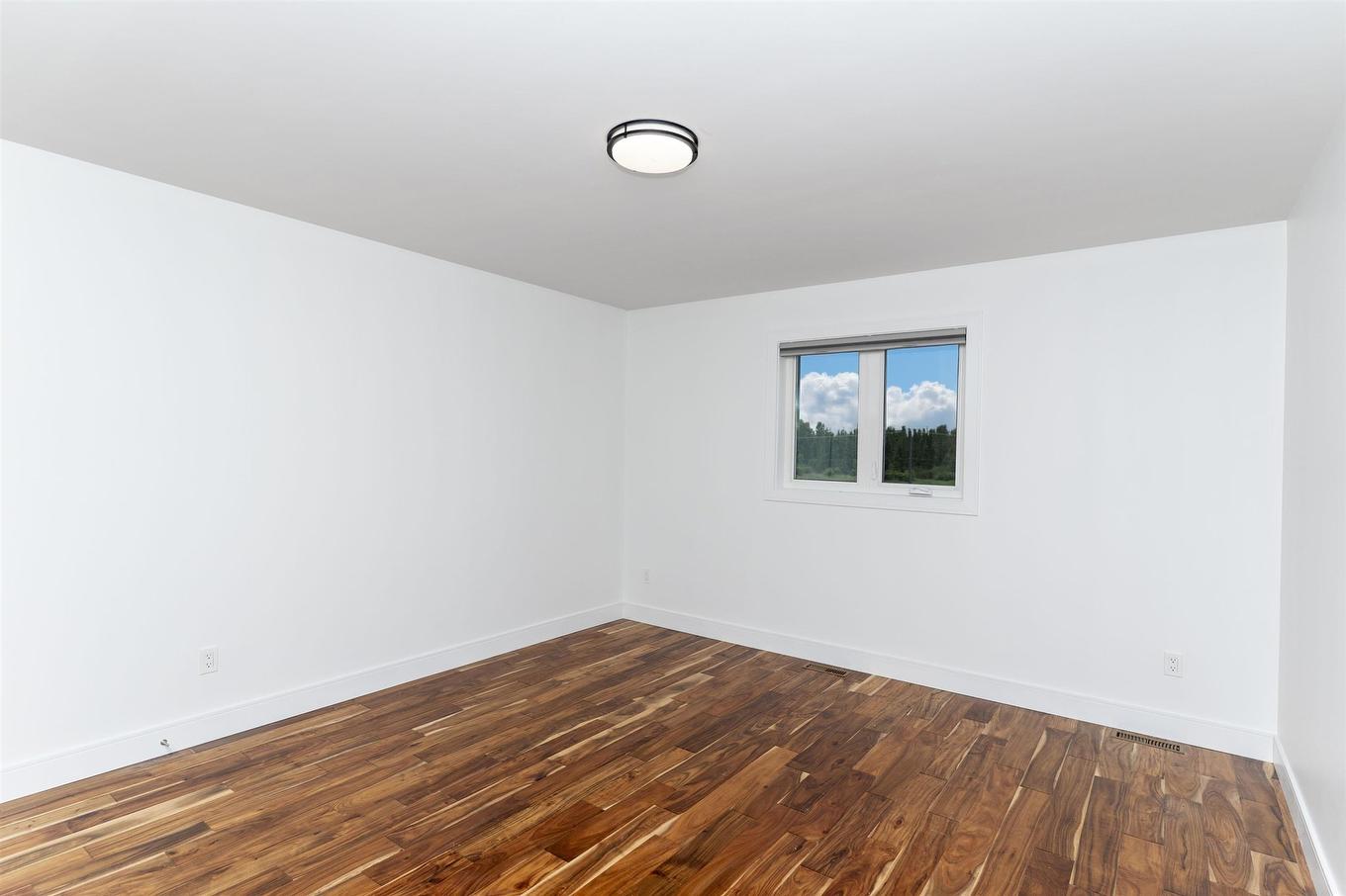 433 Muskrat Drive, Thunder Bay, ON - Indoor Photo Showing Other Room