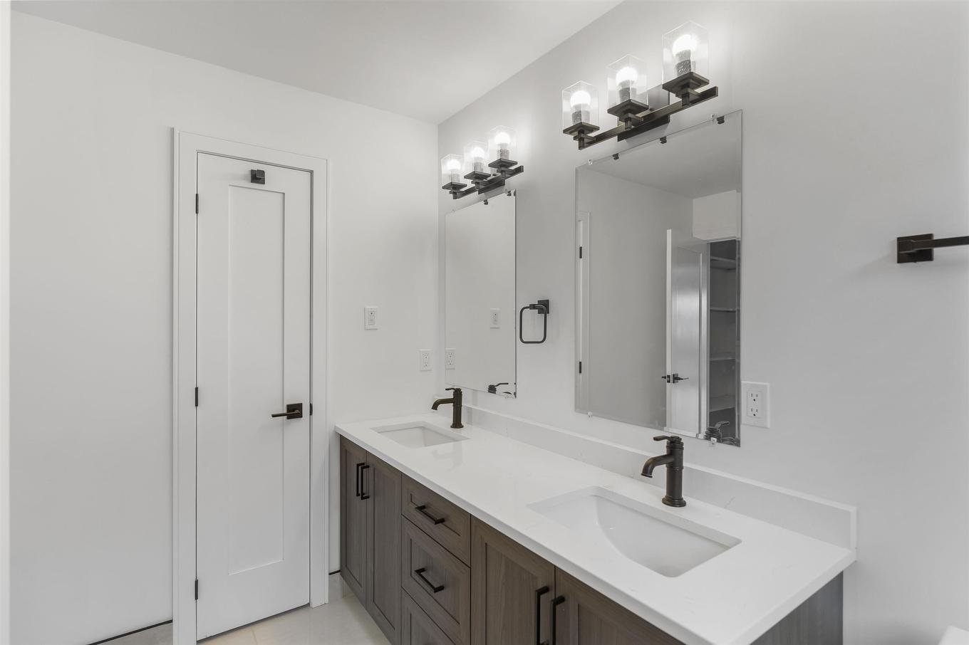 433 Muskrat Drive, Thunder Bay, ON - Indoor Photo Showing Bathroom