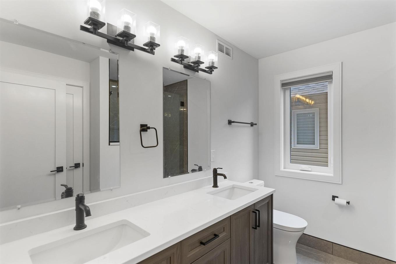 433 Muskrat Drive, Thunder Bay, ON - Indoor Photo Showing Bathroom