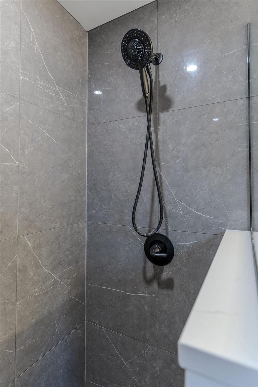 433 Muskrat Drive, Thunder Bay, ON - Indoor Photo Showing Bathroom