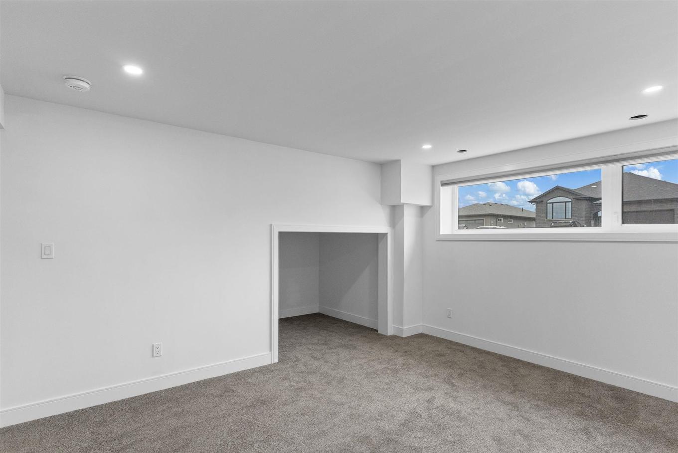 433 Muskrat Drive, Thunder Bay, ON - Indoor Photo Showing Other Room