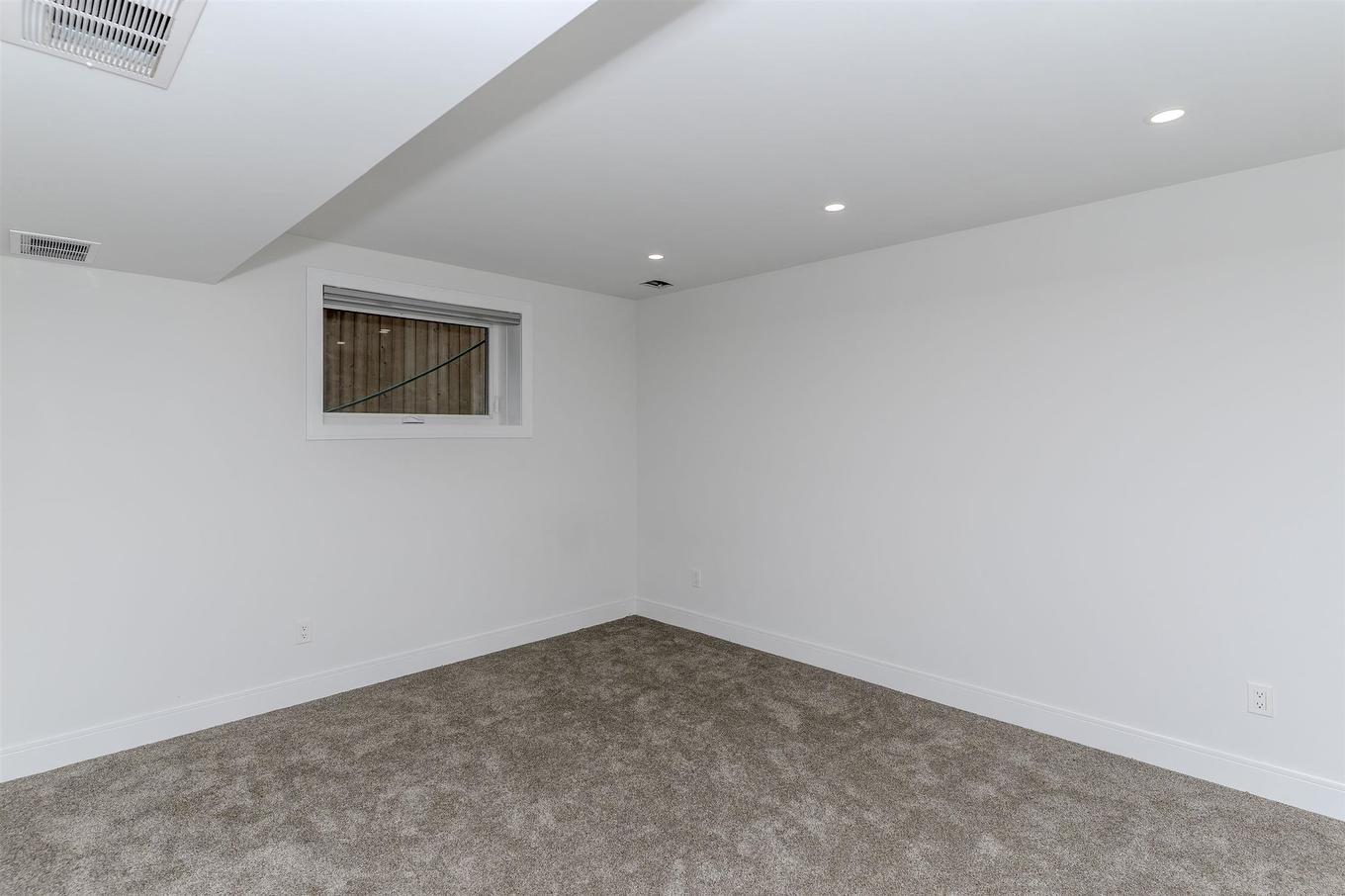 433 Muskrat Drive, Thunder Bay, ON - Indoor Photo Showing Other Room