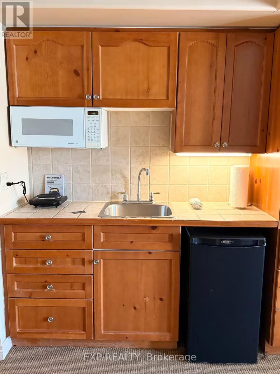 2537 - 90 Highland Drive, Oro-Medonte, ON - Indoor Photo Showing Kitchen