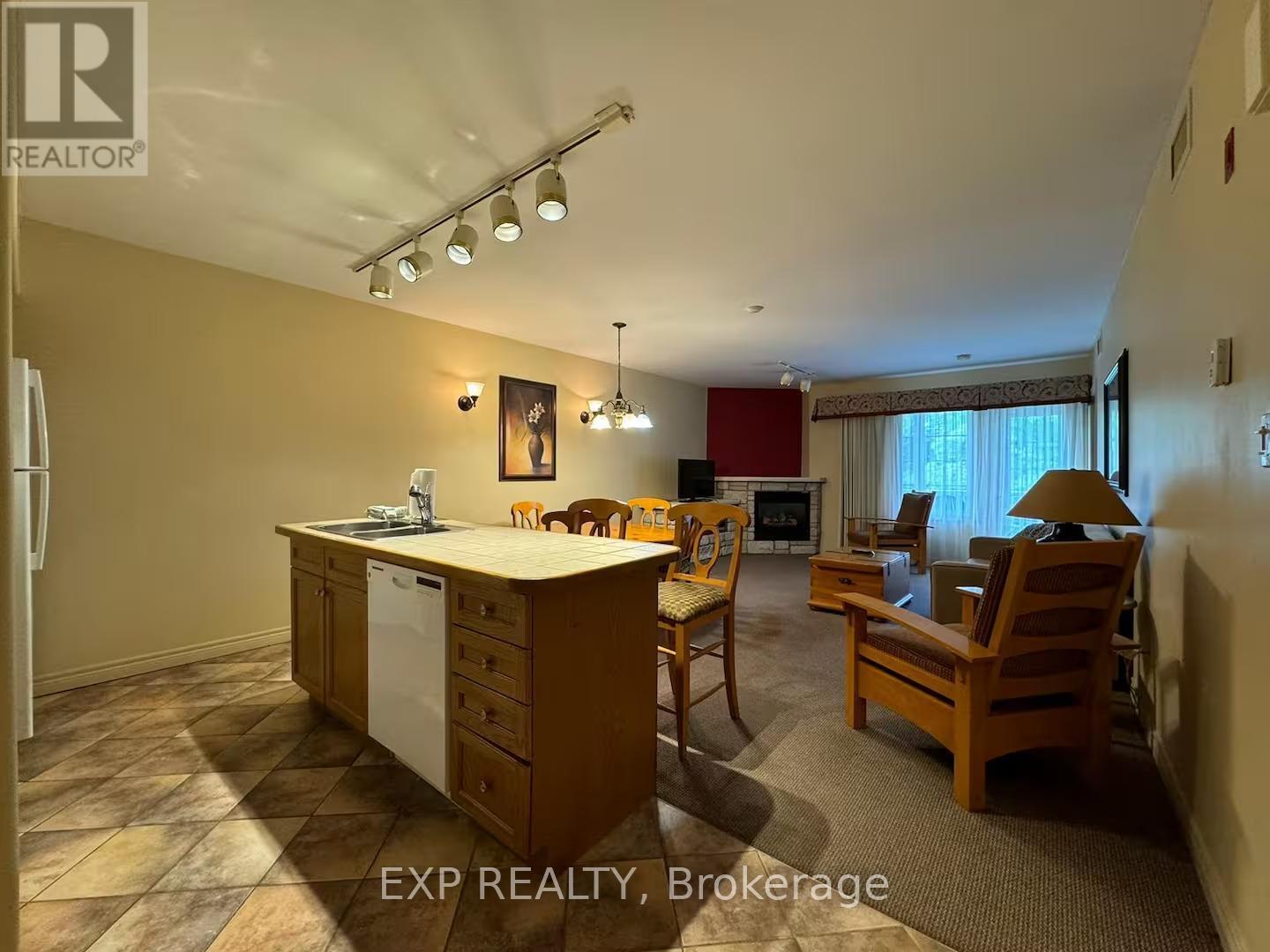 2536 - 90 Highland Drive, Oro-Medonte, ON - Indoor With Fireplace