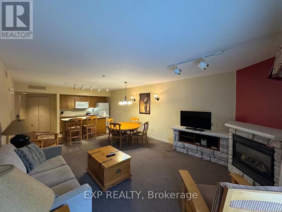 2536 - 90 Highland Drive, Oro-Medonte, ON - Indoor Photo Showing Living Room With Fireplace