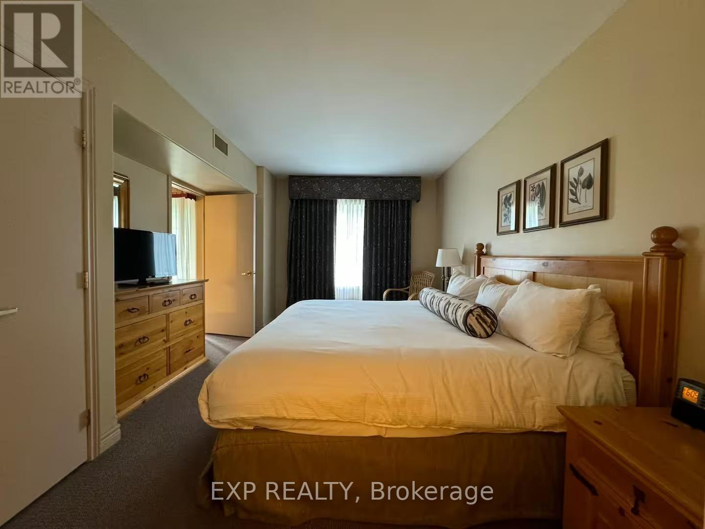 2536 - 90 Highland Drive, Oro-Medonte, ON - Indoor Photo Showing Bedroom