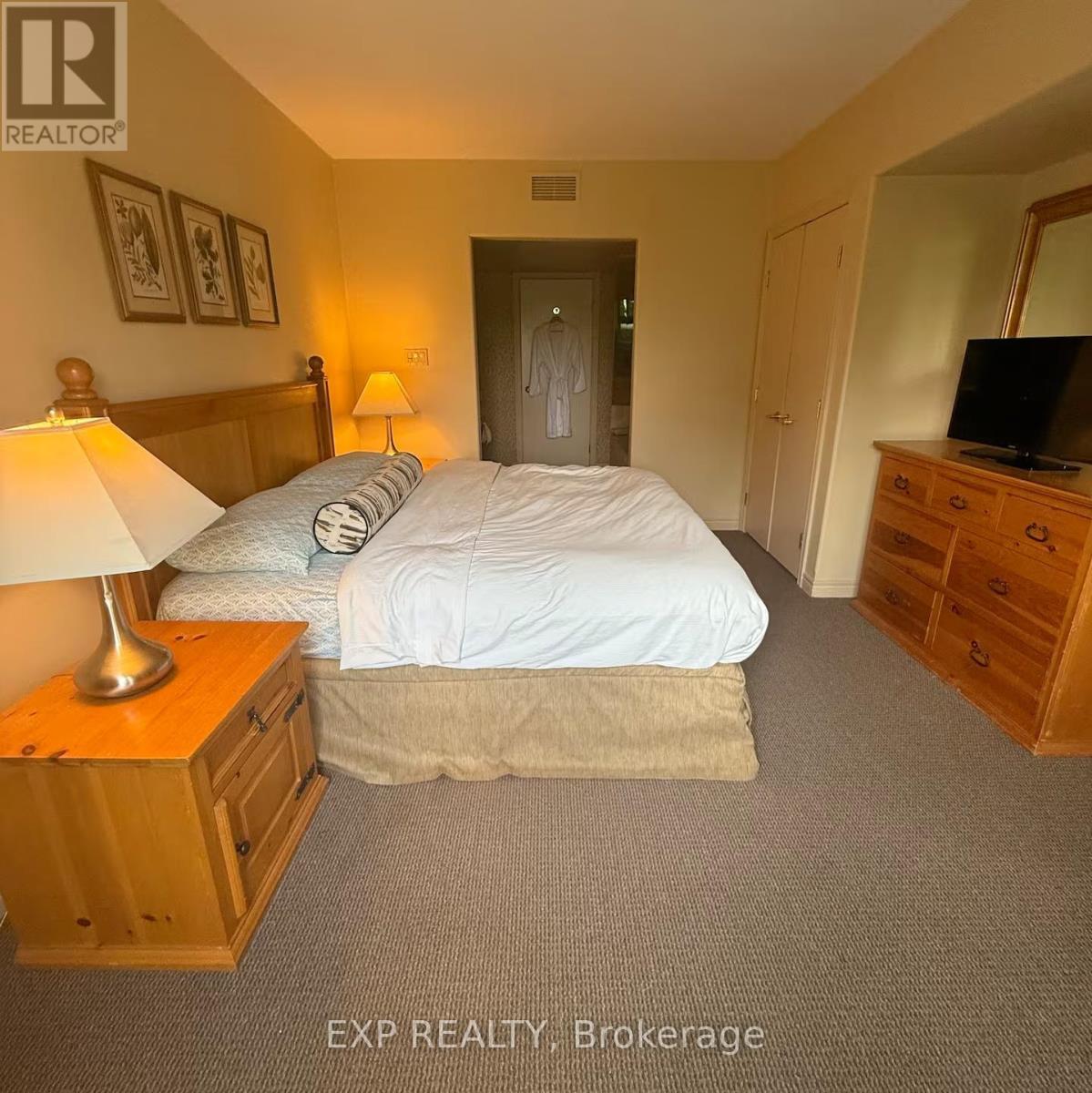 2536 - 90 Highland Drive, Oro-Medonte, ON - Indoor Photo Showing Bedroom