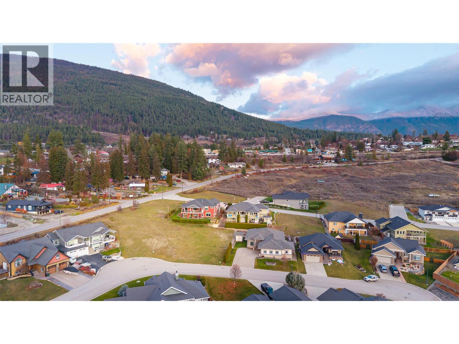 1016 Purcell Crescent, Creston, BC