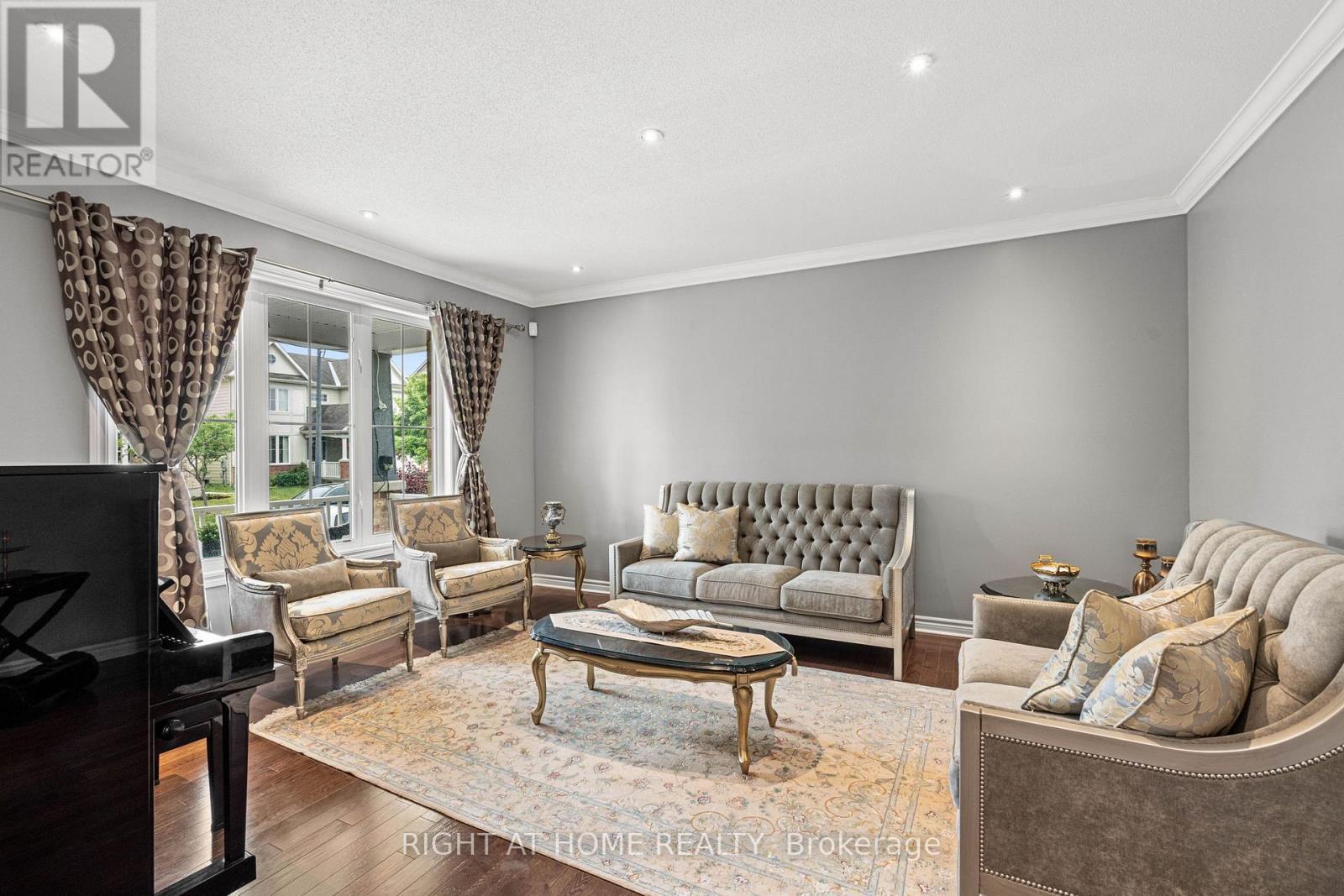2209 Sunset Cove Circle, Ottawa, ON - Indoor Photo Showing Living Room