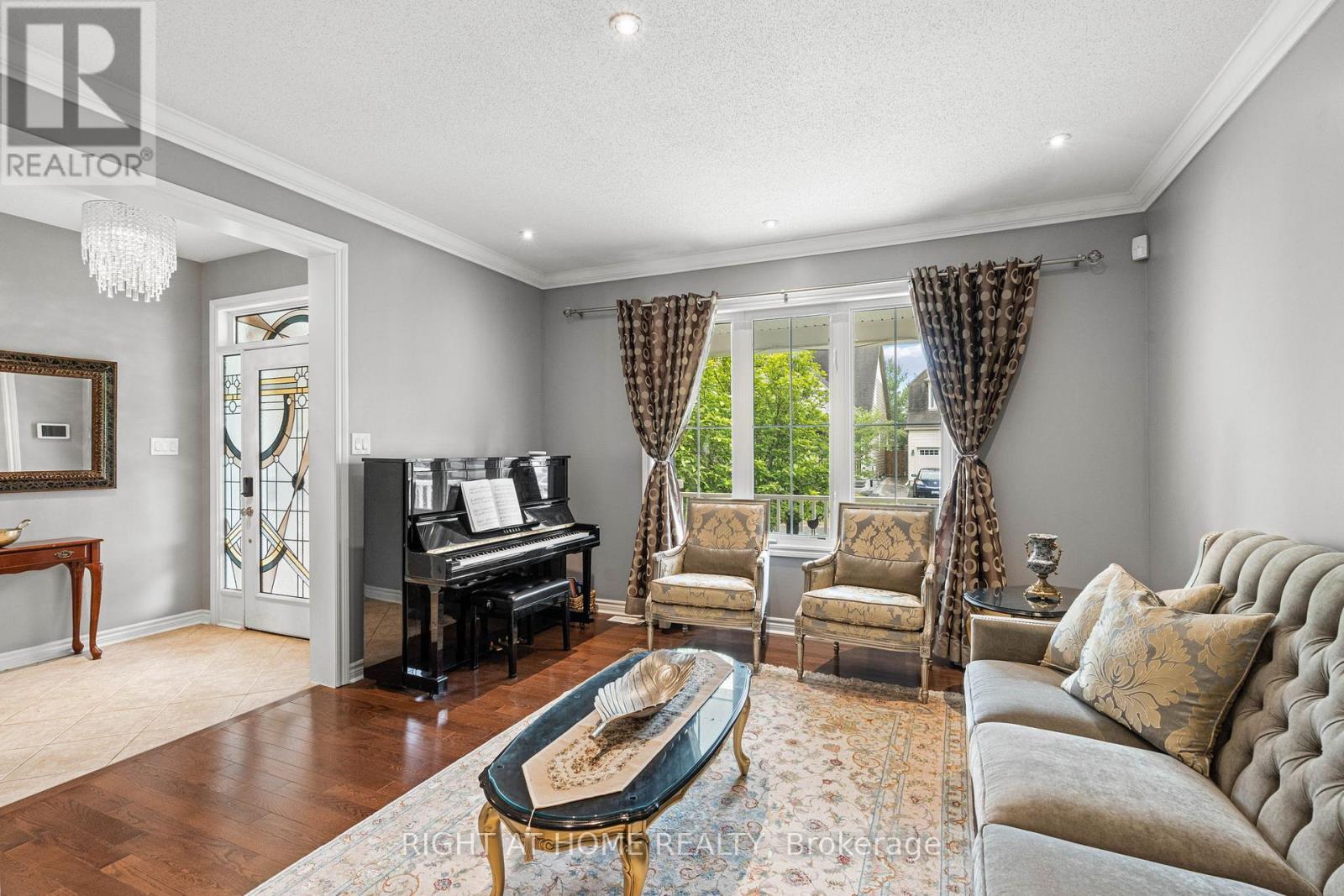 2209 Sunset Cove Circle, Ottawa, ON - Indoor Photo Showing Living Room