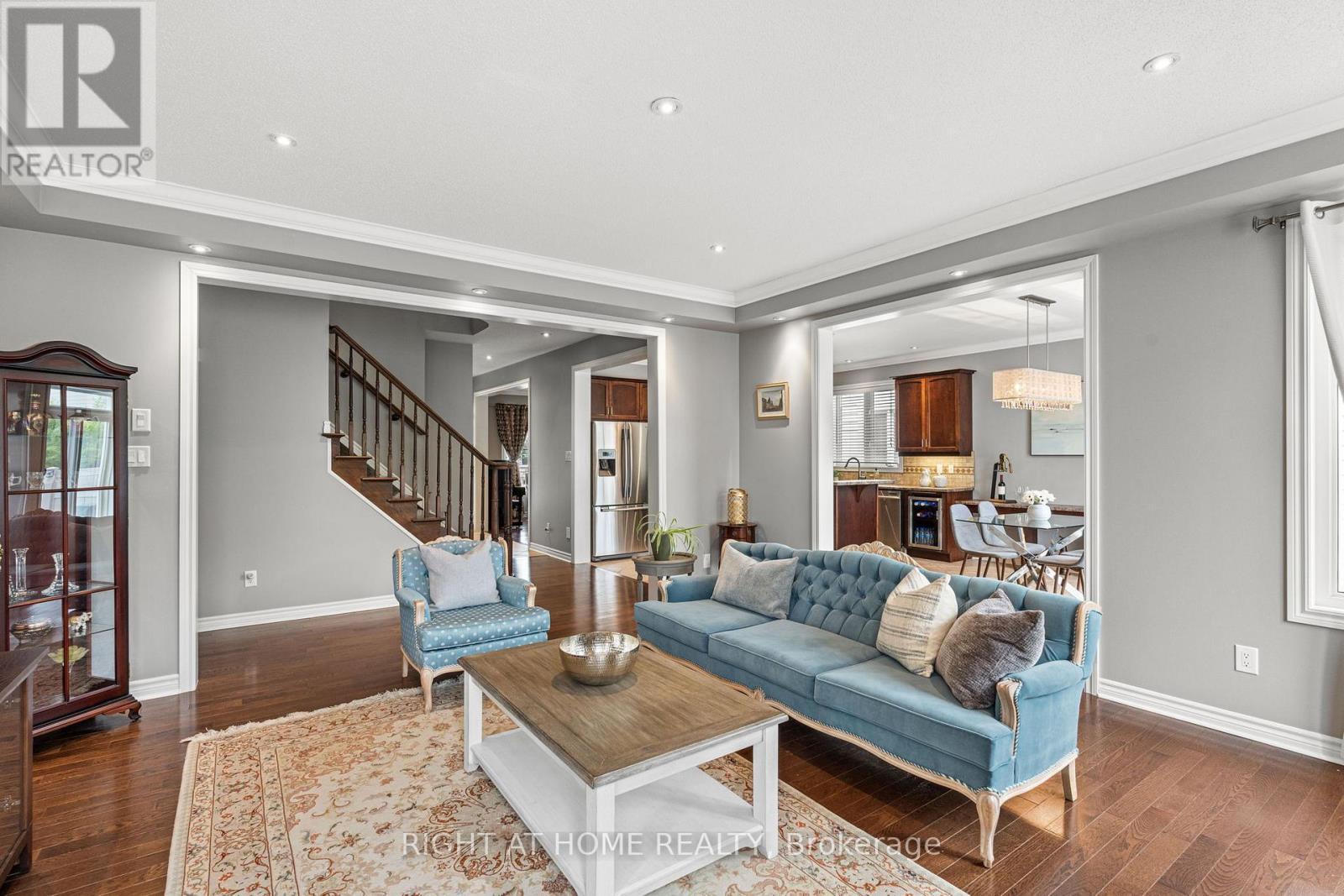 2209 Sunset Cove Circle, Ottawa, ON - Indoor Photo Showing Living Room